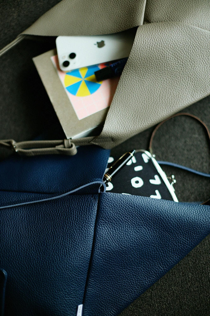 Leather tote bag (）