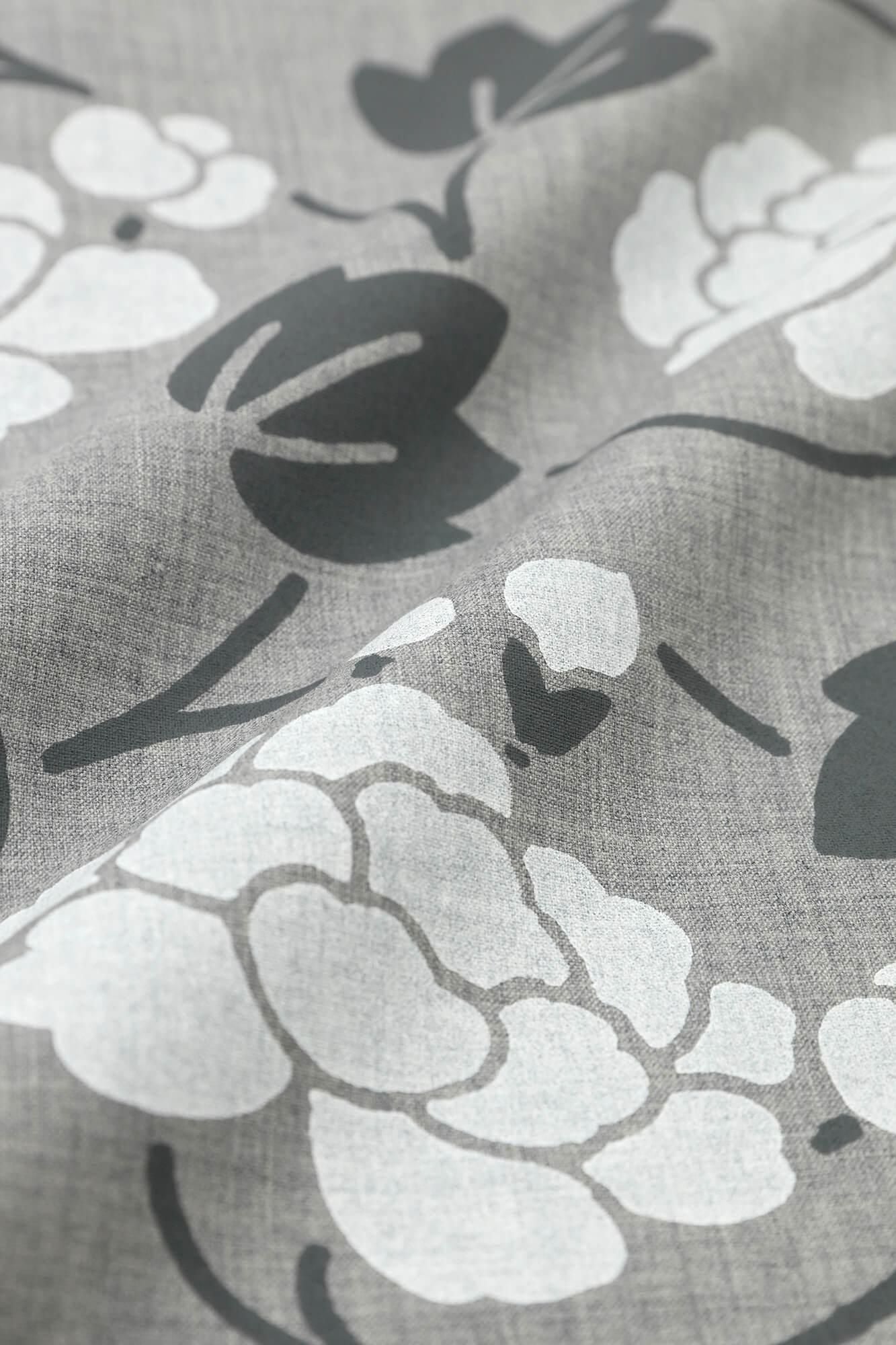 梳最差的（Somo）新鲜涂层的衣服（Mitateromo）长持久（Nagatake/Flower Arabesque）暗色（Nibiiro）