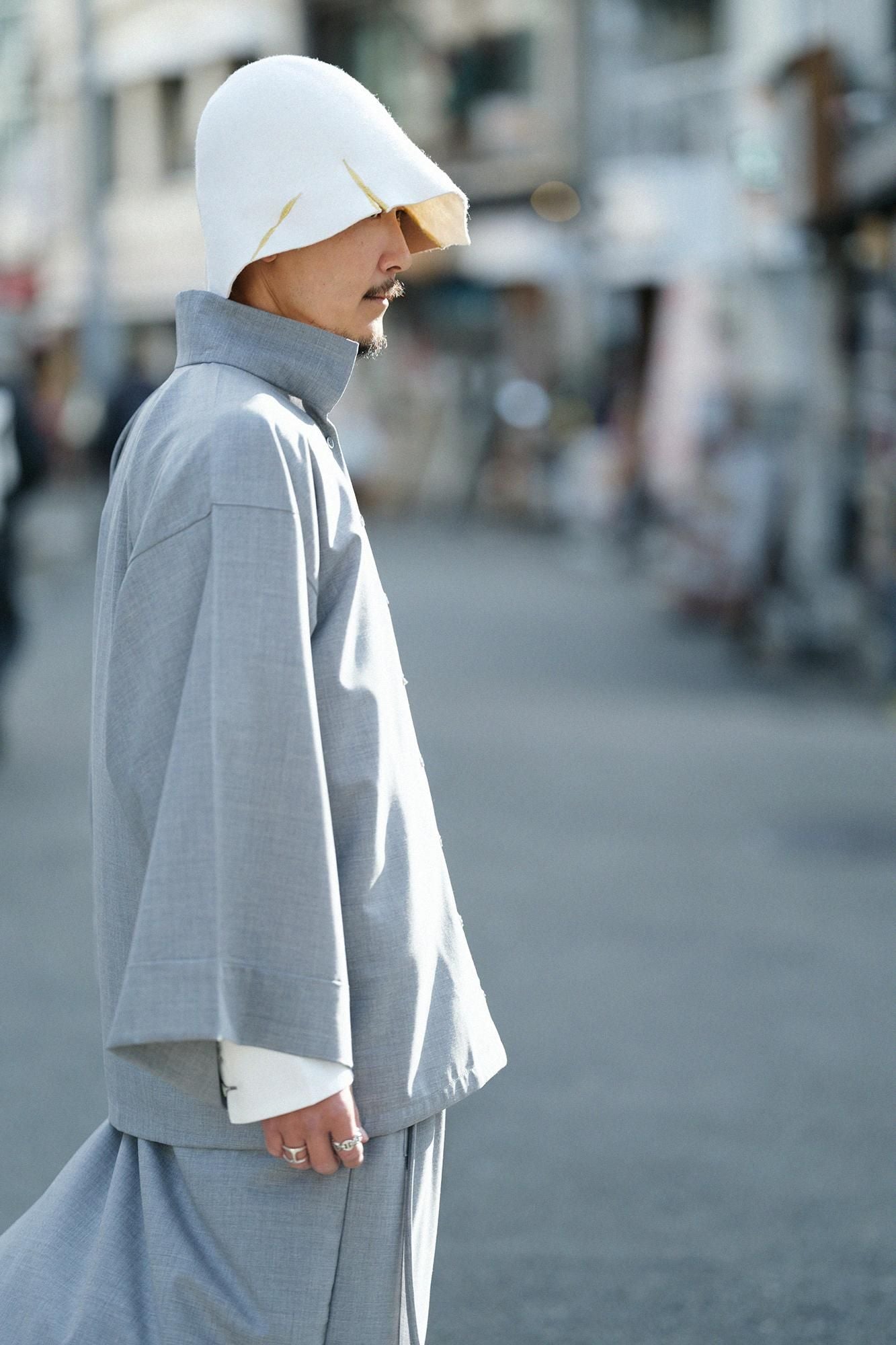 陣風靡梳毛深灰色