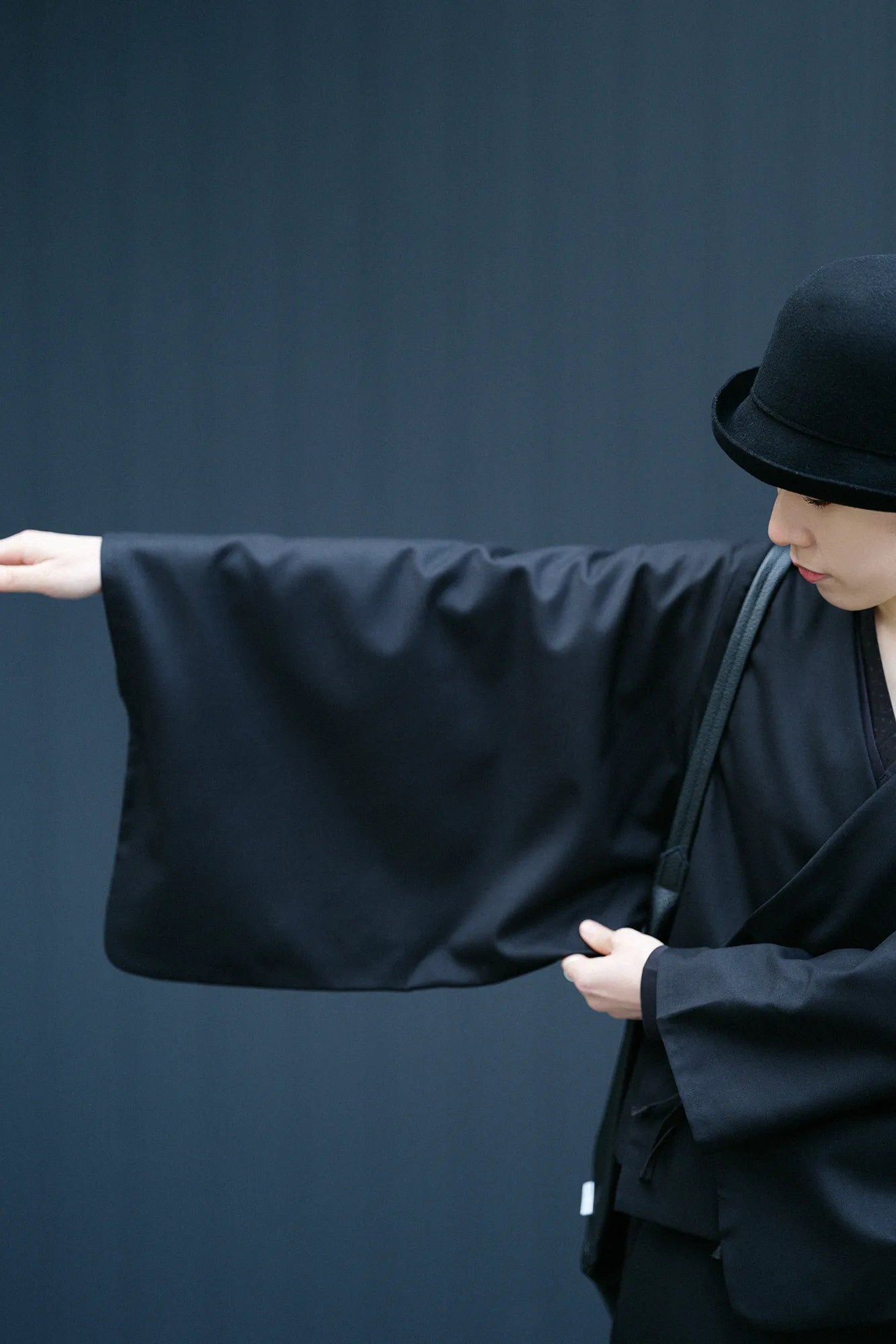 42双 梳毛（そもう） 小袖寛衣（こそでかんい） 袷（あわせ）／濡羽色（ぬればいろ）