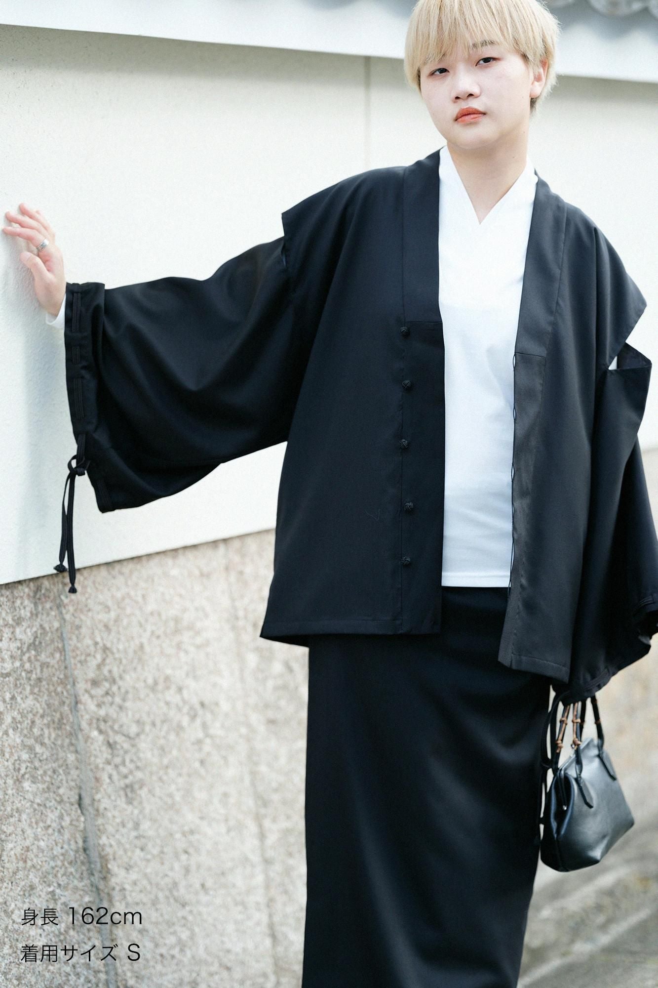 42双 梳毛（そもう） 風靡羽織（ふうびばおり） 透かし宮中袖（きゅうちゅうそで） 袷（あわせ）／濡羽色（ぬればいろ）