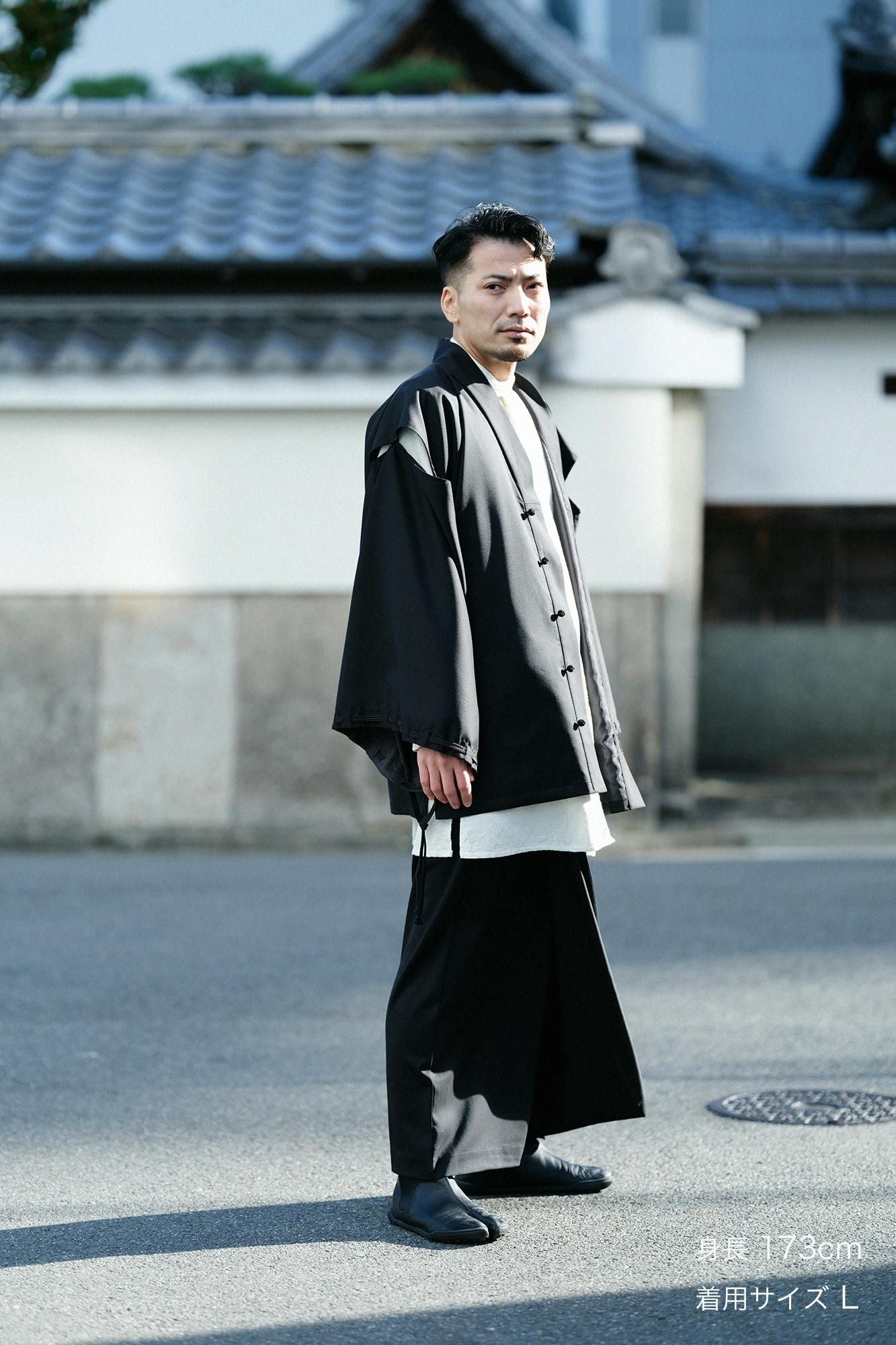 42双 梳毛（そもう） 風靡羽織（ふうびばおり） 透かし宮中袖（きゅうちゅうそで） 袷（あわせ）／濡羽色（ぬればいろ）