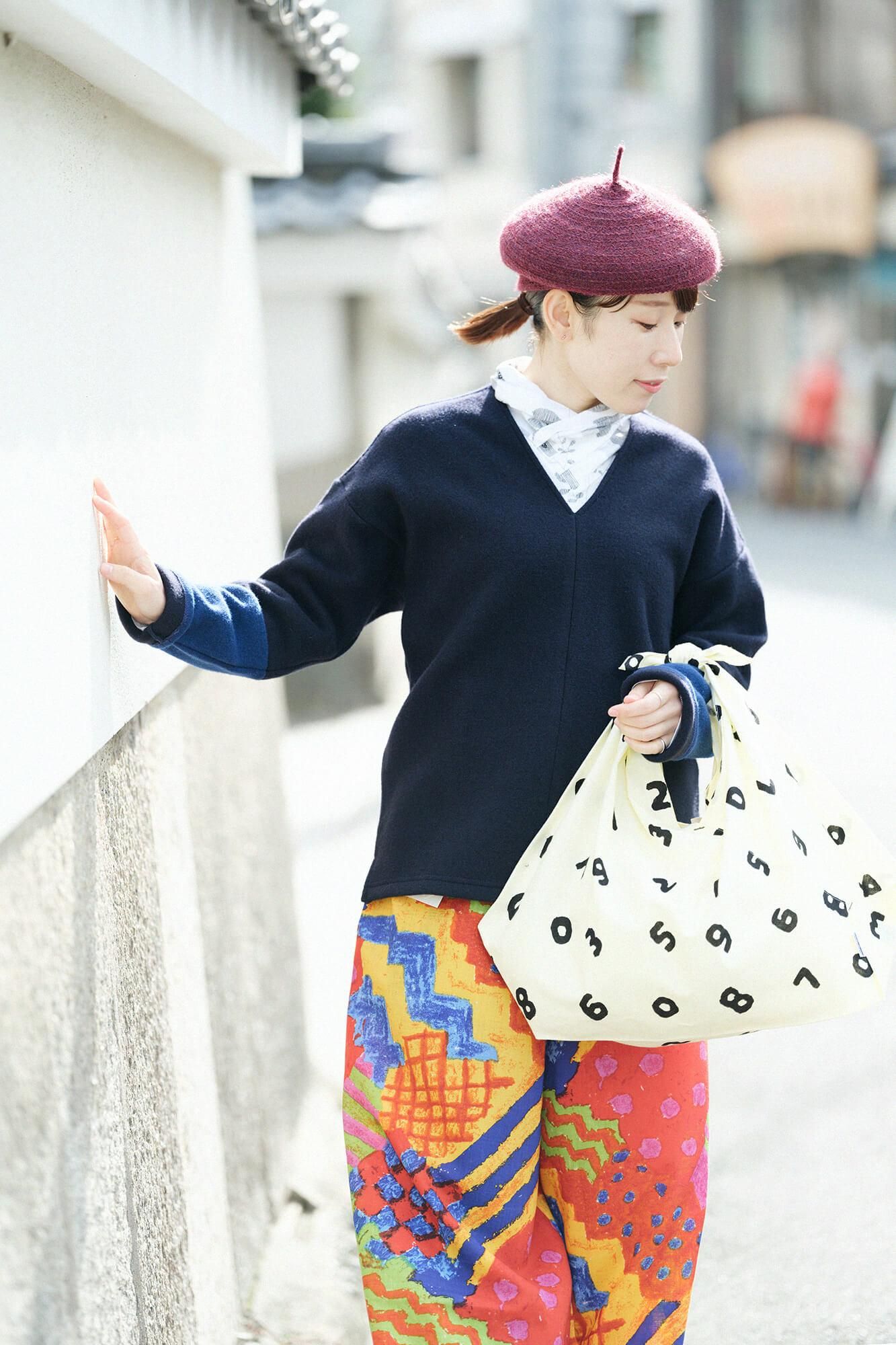 Dual-layered Knit Bi-color Sleeve V Neck Kantoui / Dark Blue