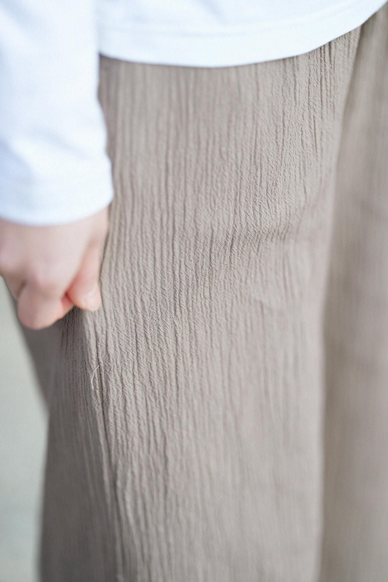 net限定】高島縮 20/10 ワイドパンツ2.0／茶鼠（ちゃねず）