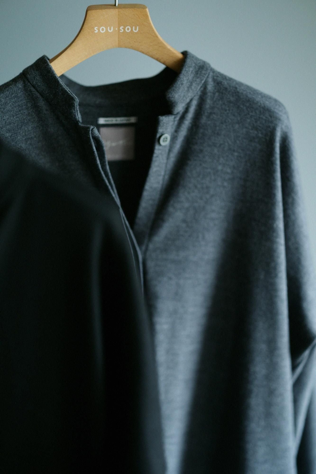 スーパー100'sウール 両面編（りょうめんあみ） スタンドカラー ライトコート／濃灰（こいはい）