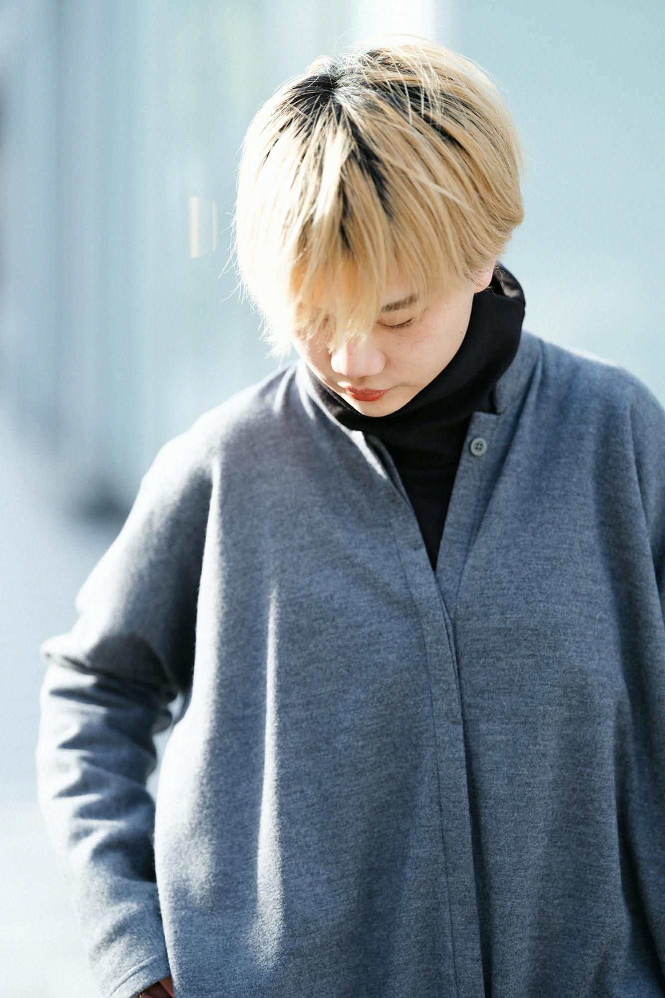 スーパー100'sウール 両面編（りょうめんあみ） スタンドカラー ライトコート／濃灰（こいはい）