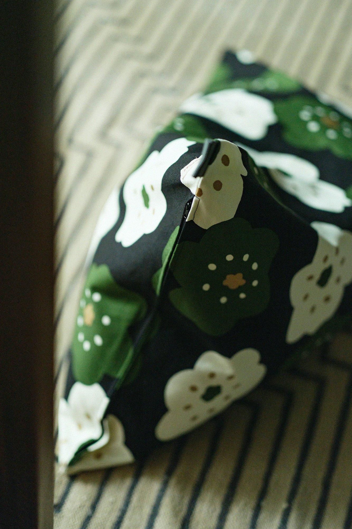 クッション座椅子／ほほえみ 小 濡羽色（ぬればいろ）【※お届けに約3週間】