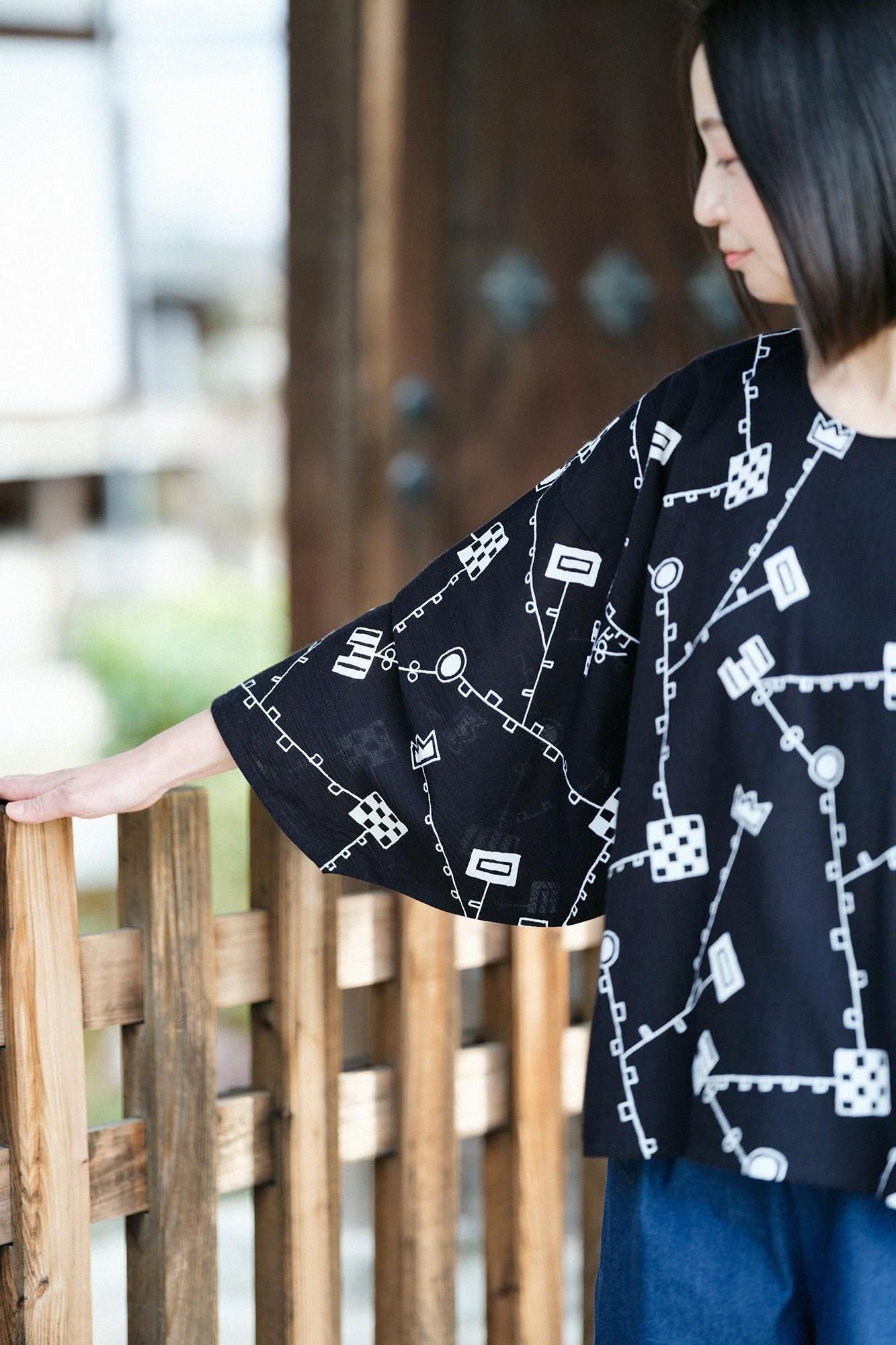 Chizimi Cotton 20/20 Naginata Square Top / Scroll Play