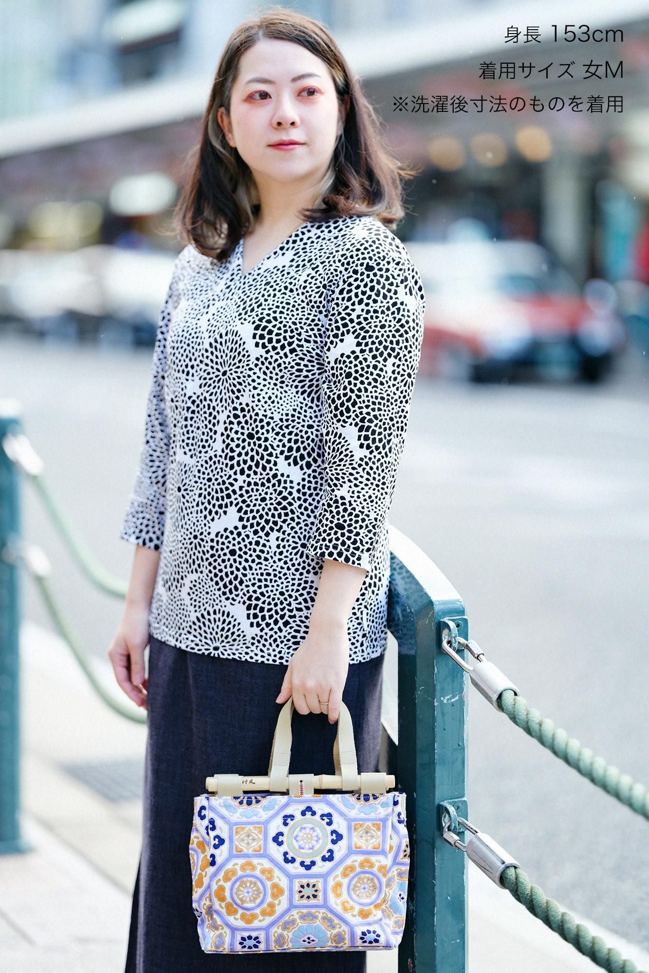 【net limited】V-neck Shirt Three-quarter Sleeve／Chrysanthemum Backlight