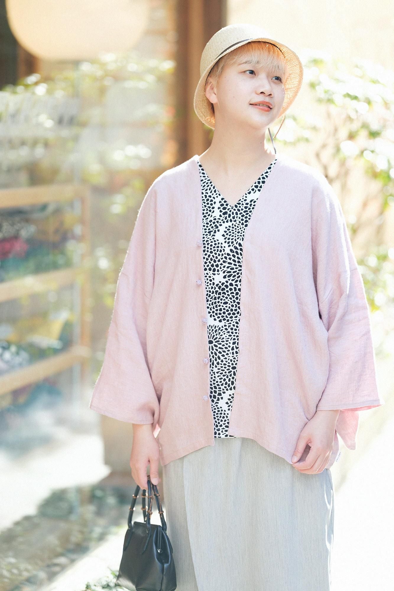【net limited】V-neck Shirt Three-quarter Sleeve／Chrysanthemum Backlight