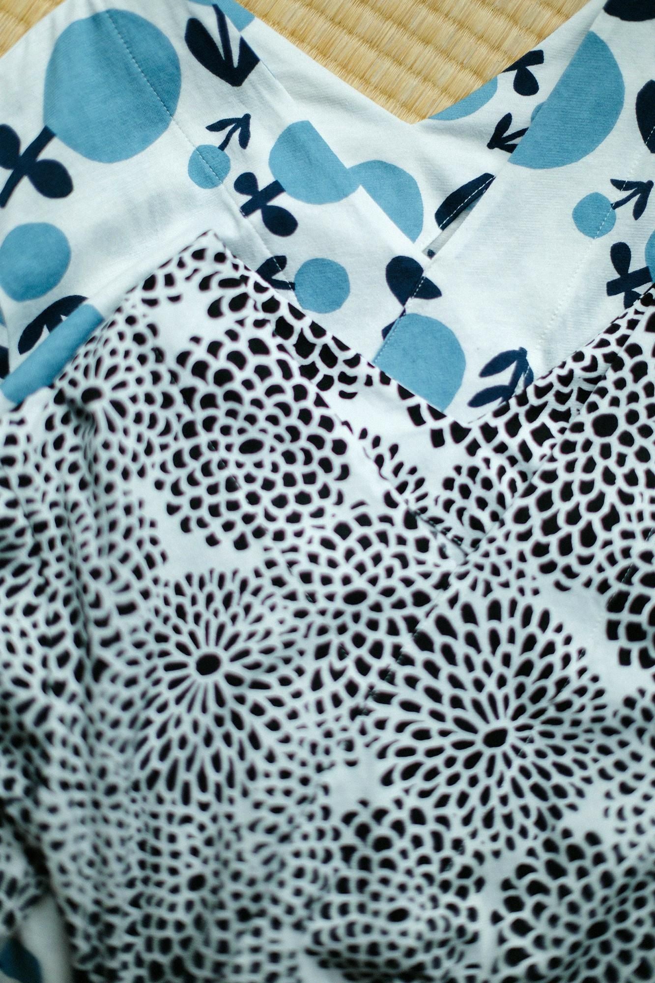 【net limited】V-neck Shirt Three-quarter Sleeve／Chrysanthemum Backlight