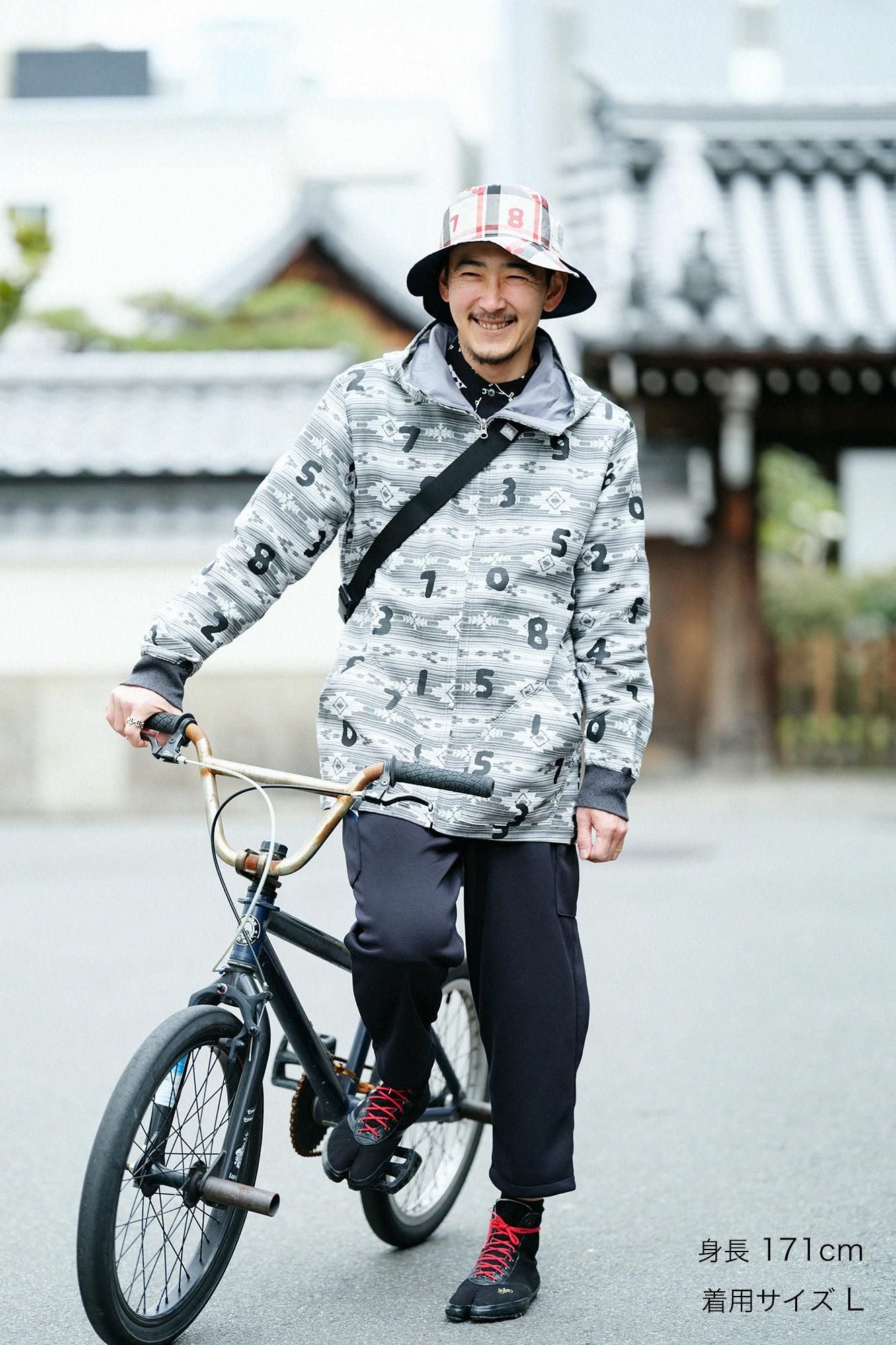 ナバホジャカール BIKEパーカー／SO-SU-U 濃灰（こいはい）