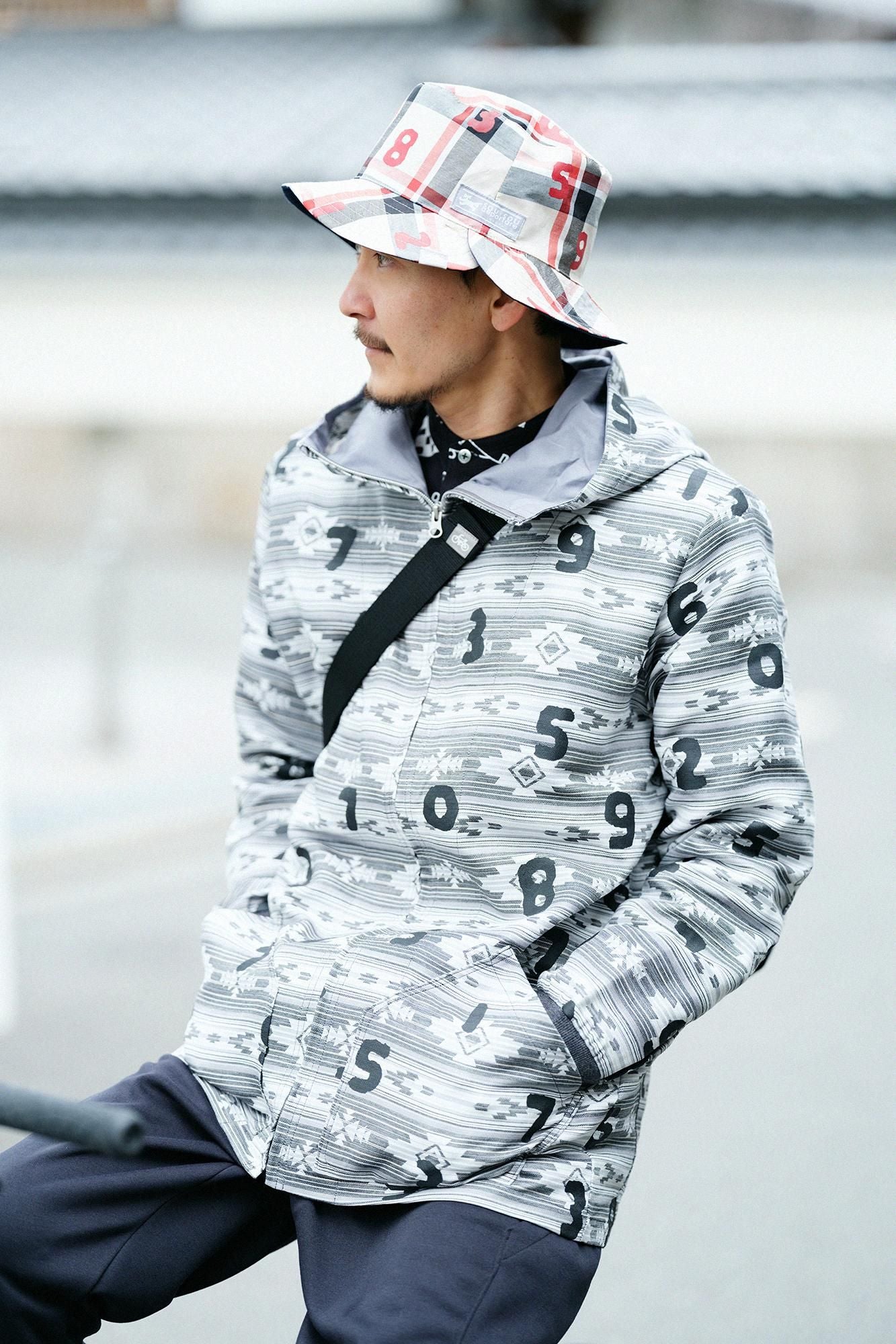 ナバホジャカール BIKEパーカー／SO-SU-U 濃灰（こいはい）