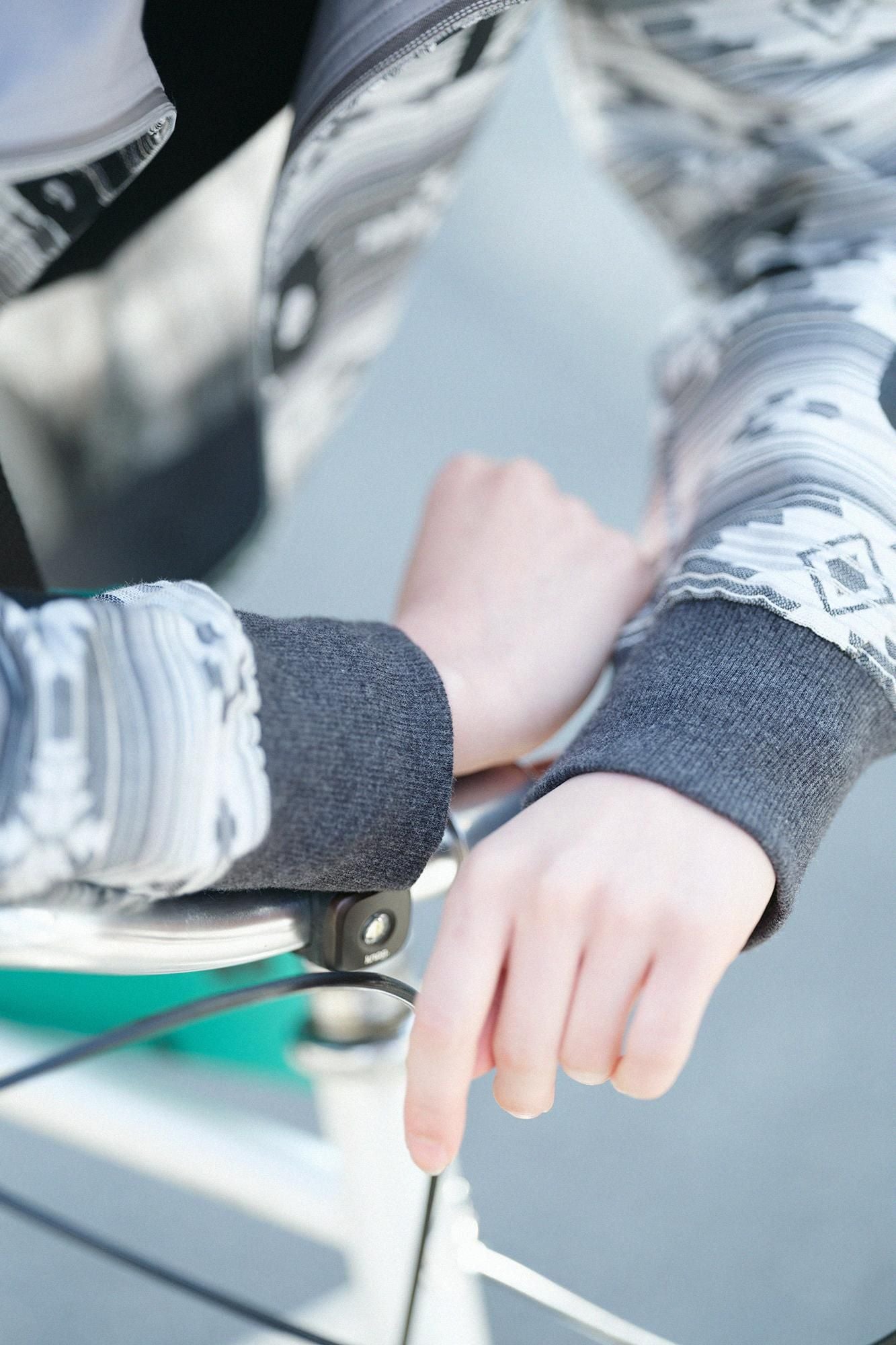 ナバホジャカール BIKEパーカー／SO-SU-U 濃灰（こいはい）