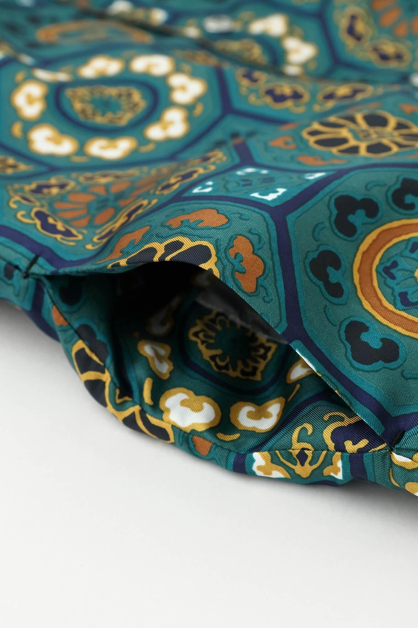 【net限定】60双ギャバジン リバーシブルブルゾン／鶯茶（うぐいすちゃ）×華麗（かれい） 緑玉色（りょくぎょくいろ）