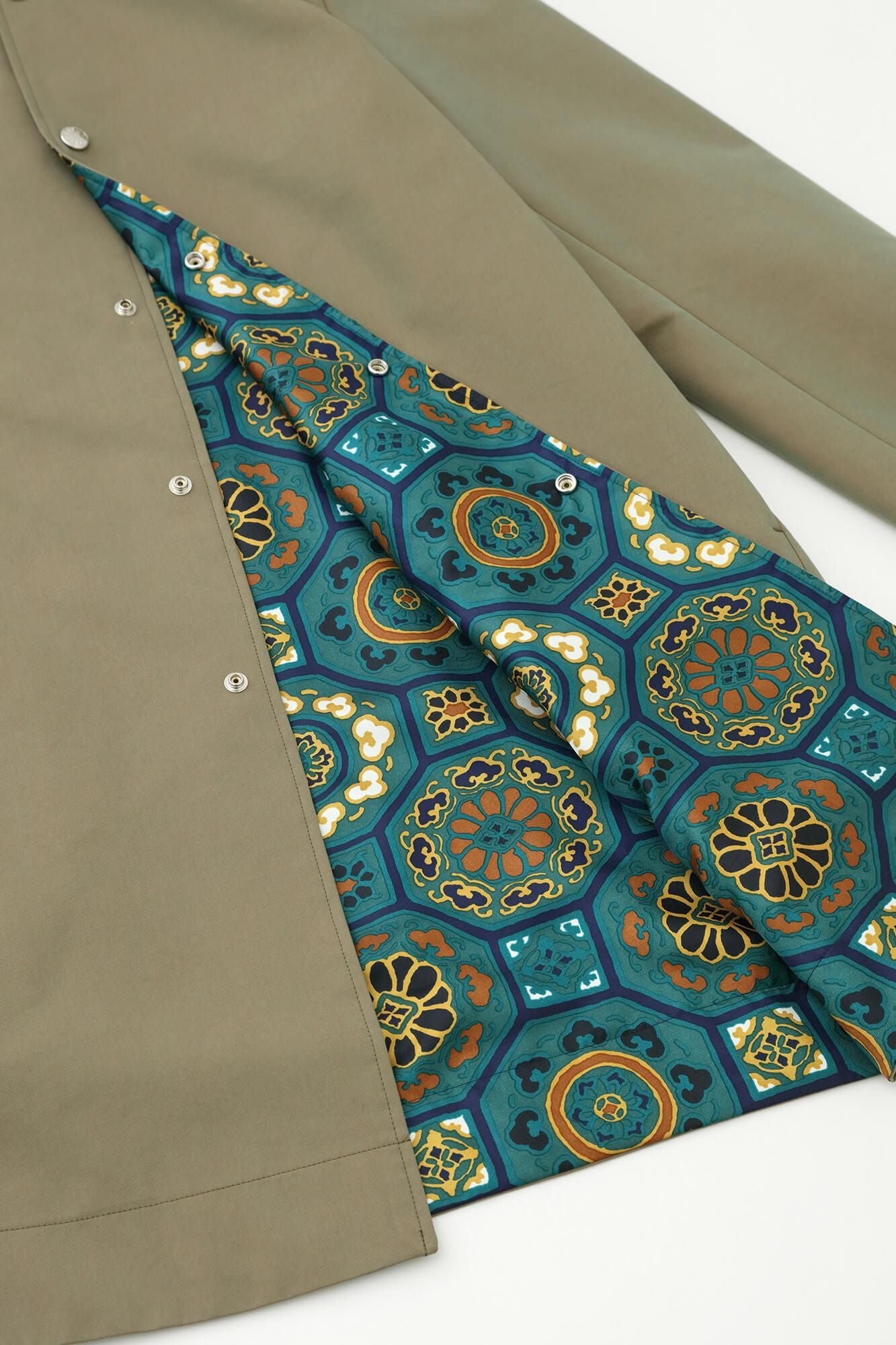 【net限定】60双ギャバジン リバーシブルブルゾン／鶯茶（うぐいすちゃ）×華麗（かれい） 緑玉色（りょくぎょくいろ）