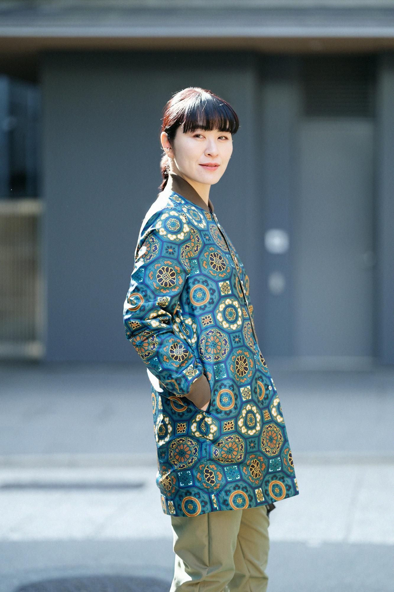 【net限定】60双ギャバジン リバーシブルブルゾン／鶯茶（うぐいすちゃ）×華麗（かれい） 緑玉色（りょくぎょくいろ）