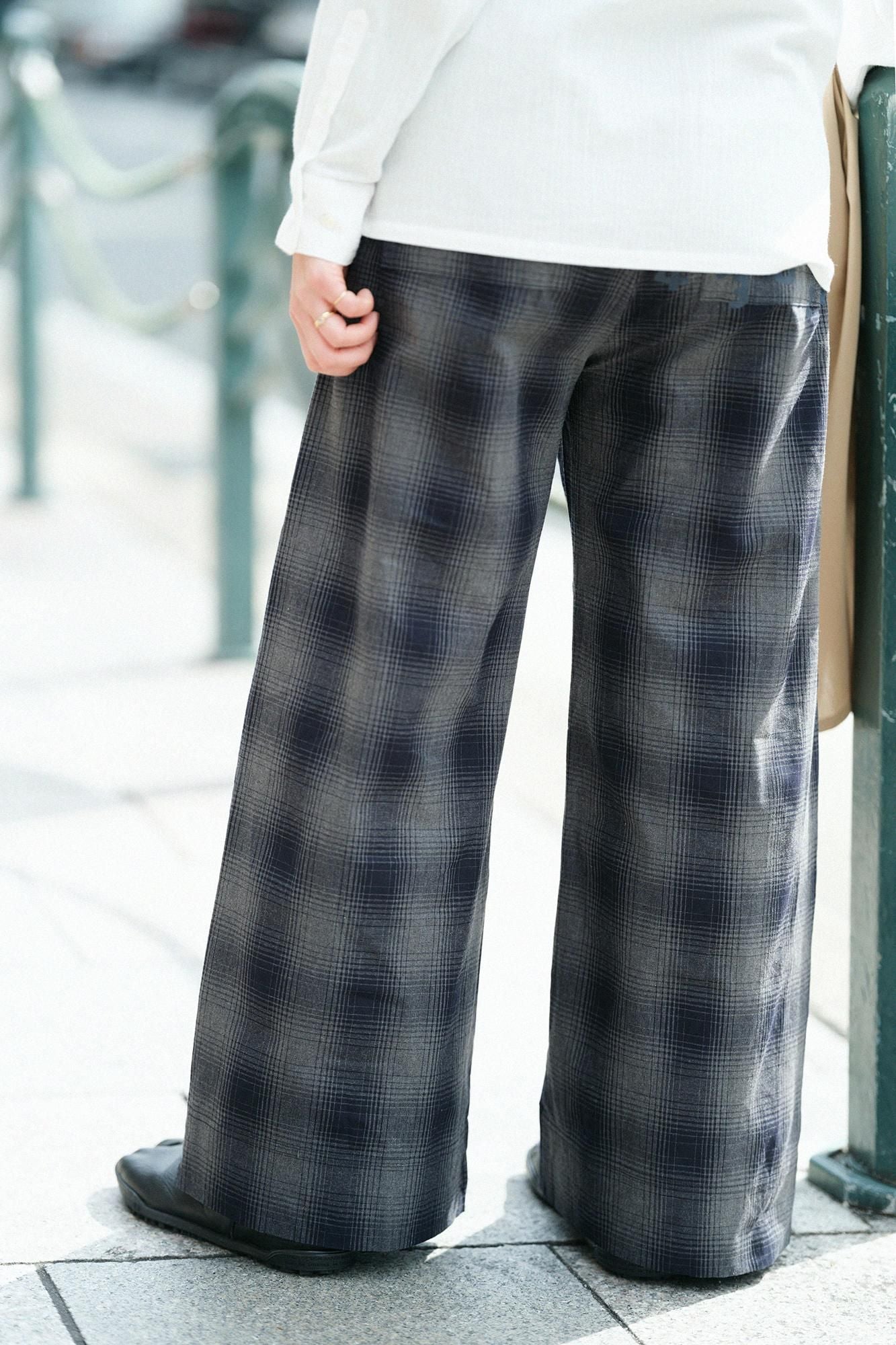 高密度防絨布 闊腿褲／暗藍色霞格紋