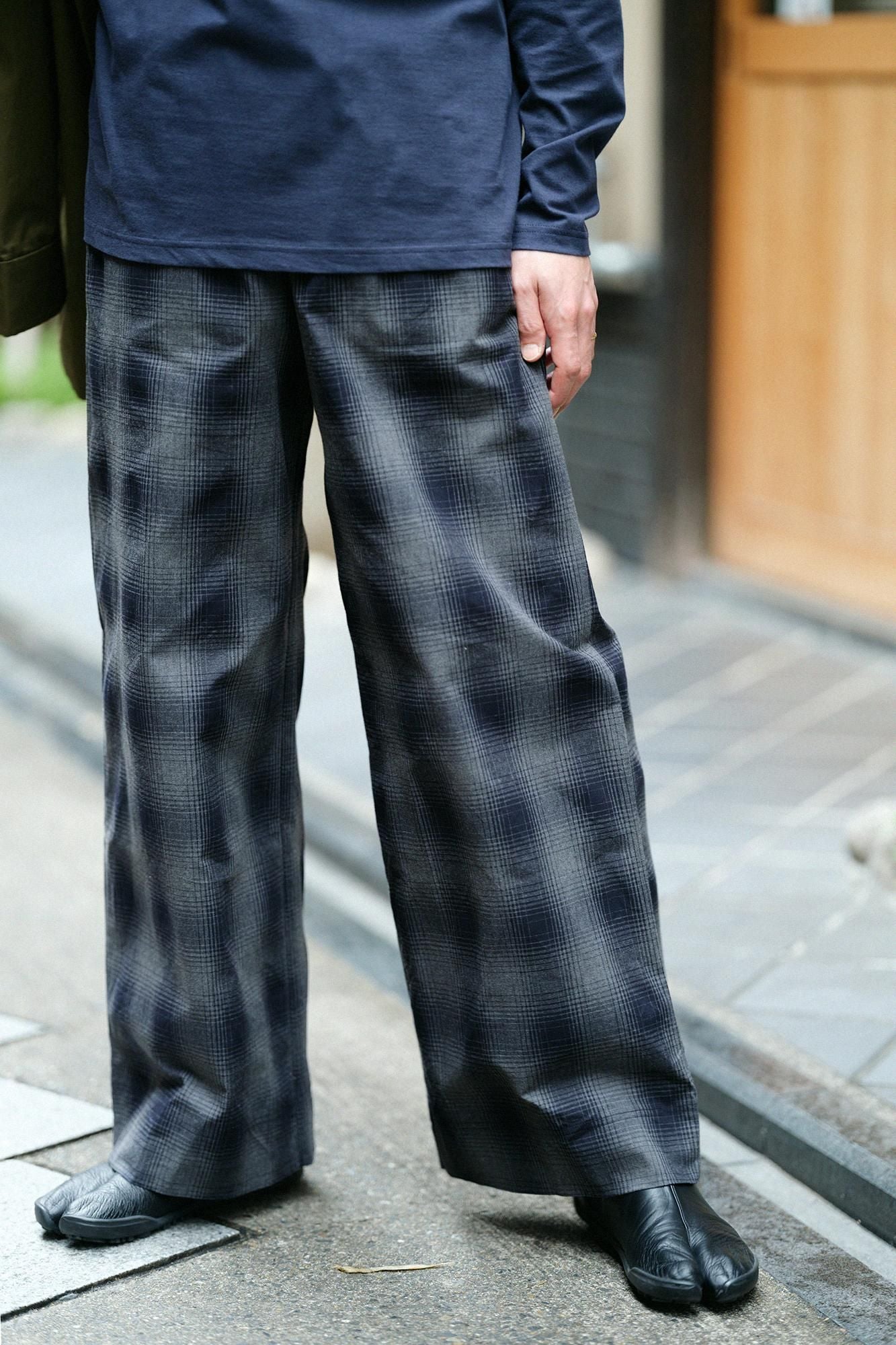 高密度防絨布 闊腿褲／暗藍色霞格紋