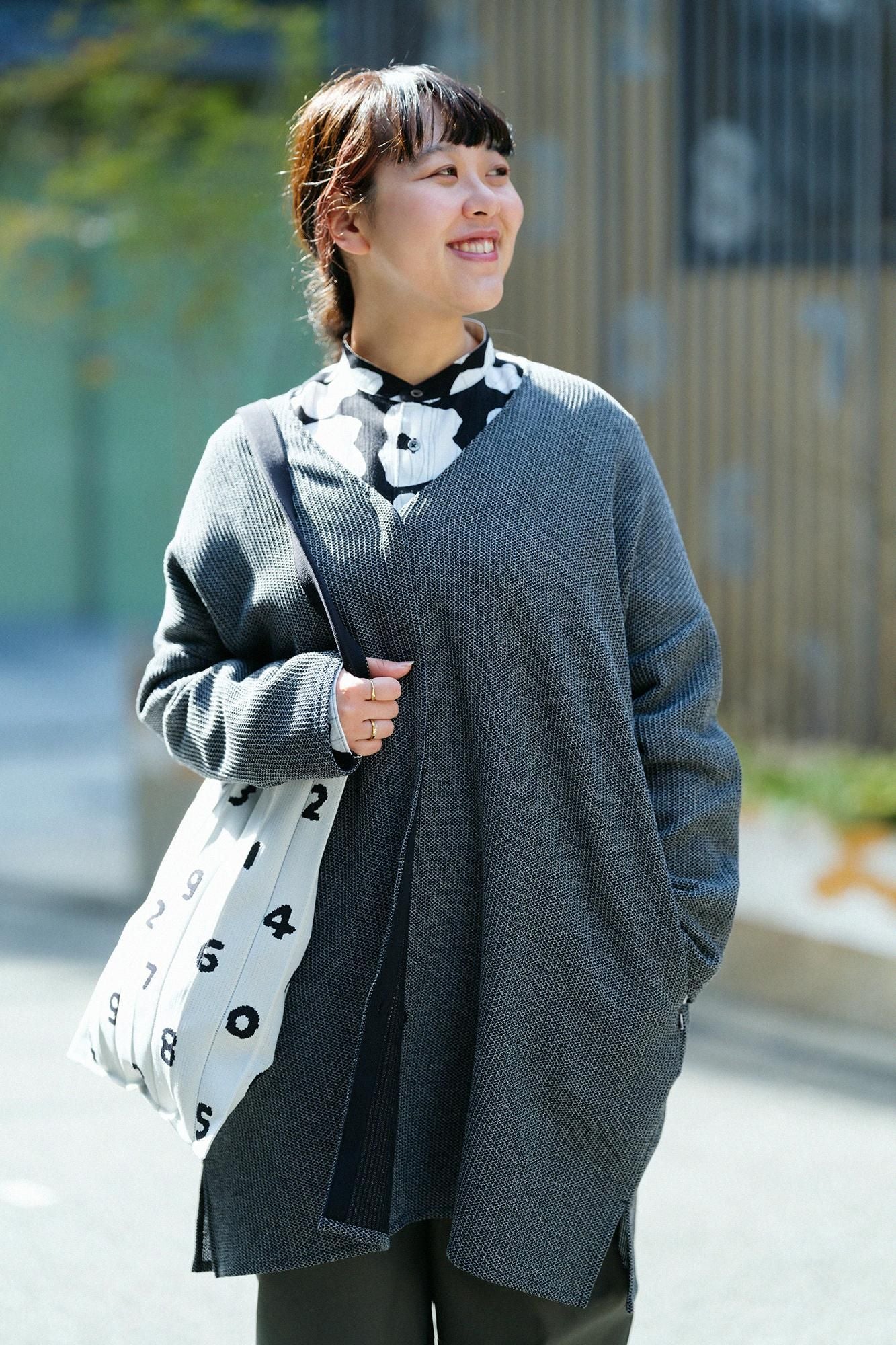 拉舍爾經編V領 輕型外套/深灰色