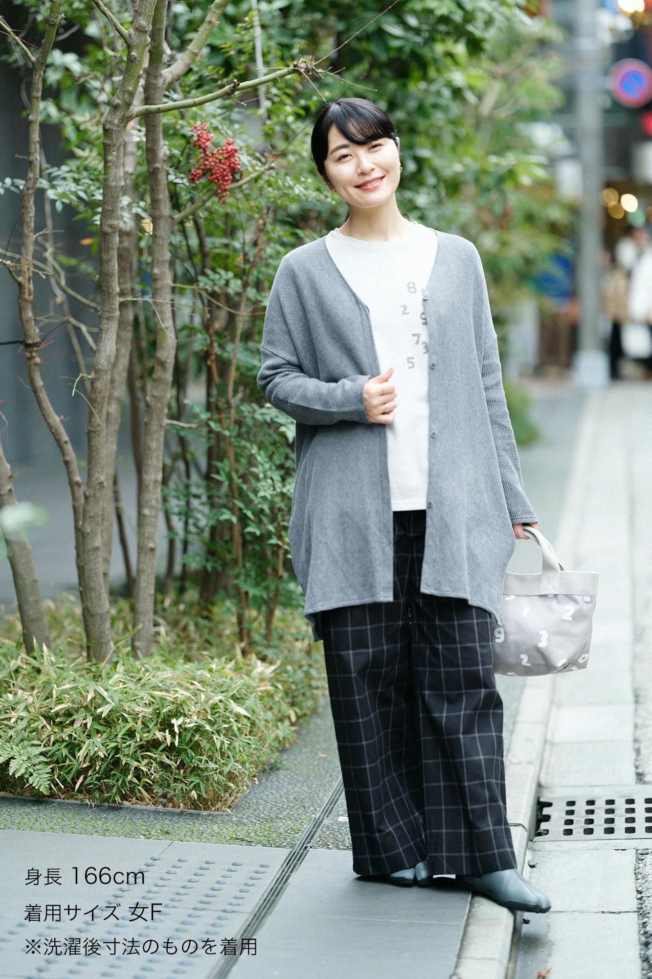 拉舍爾經編V領 輕型外套/灰墨色