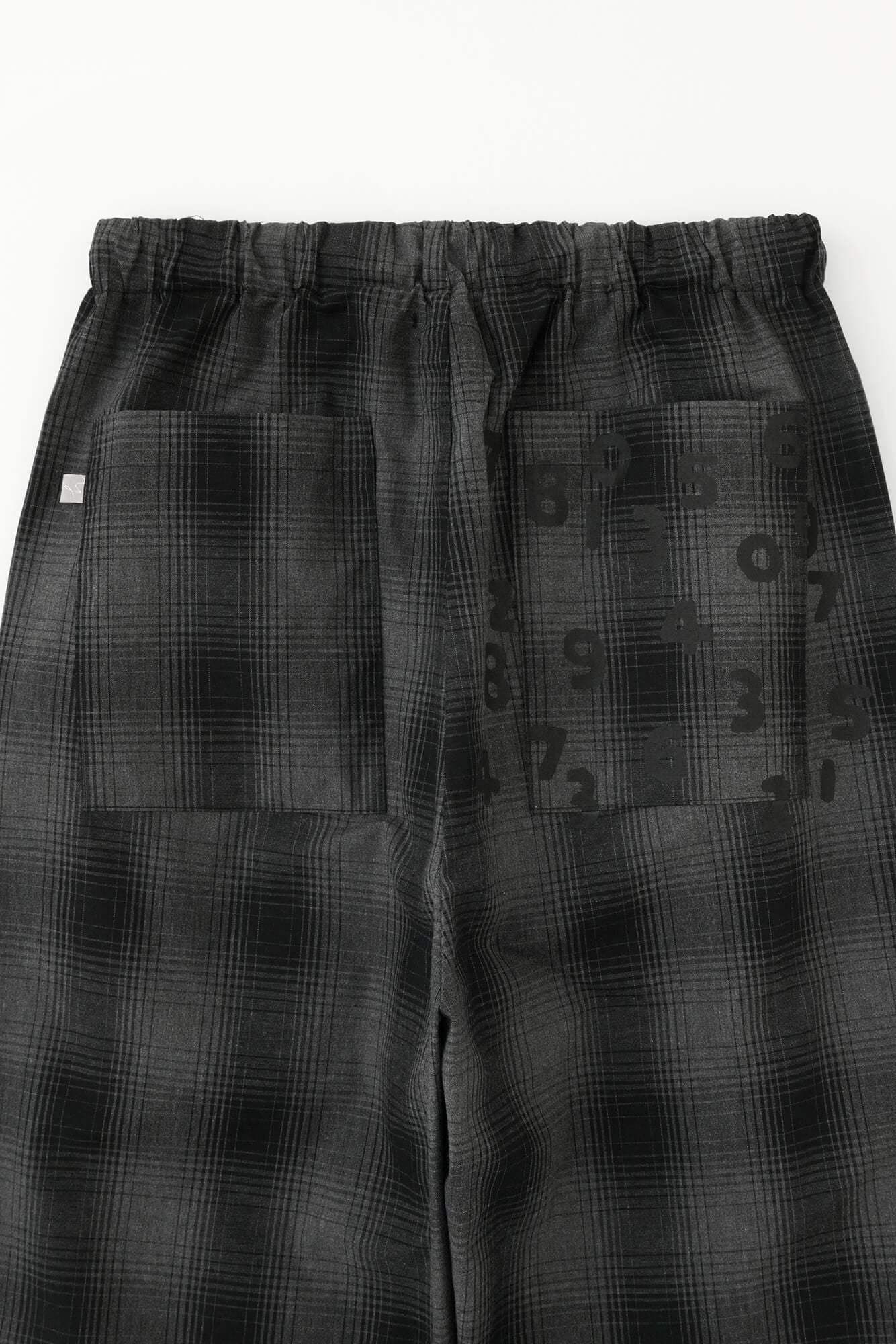 高密度防絨布 休閒窄管長褲／黑色霞格紋