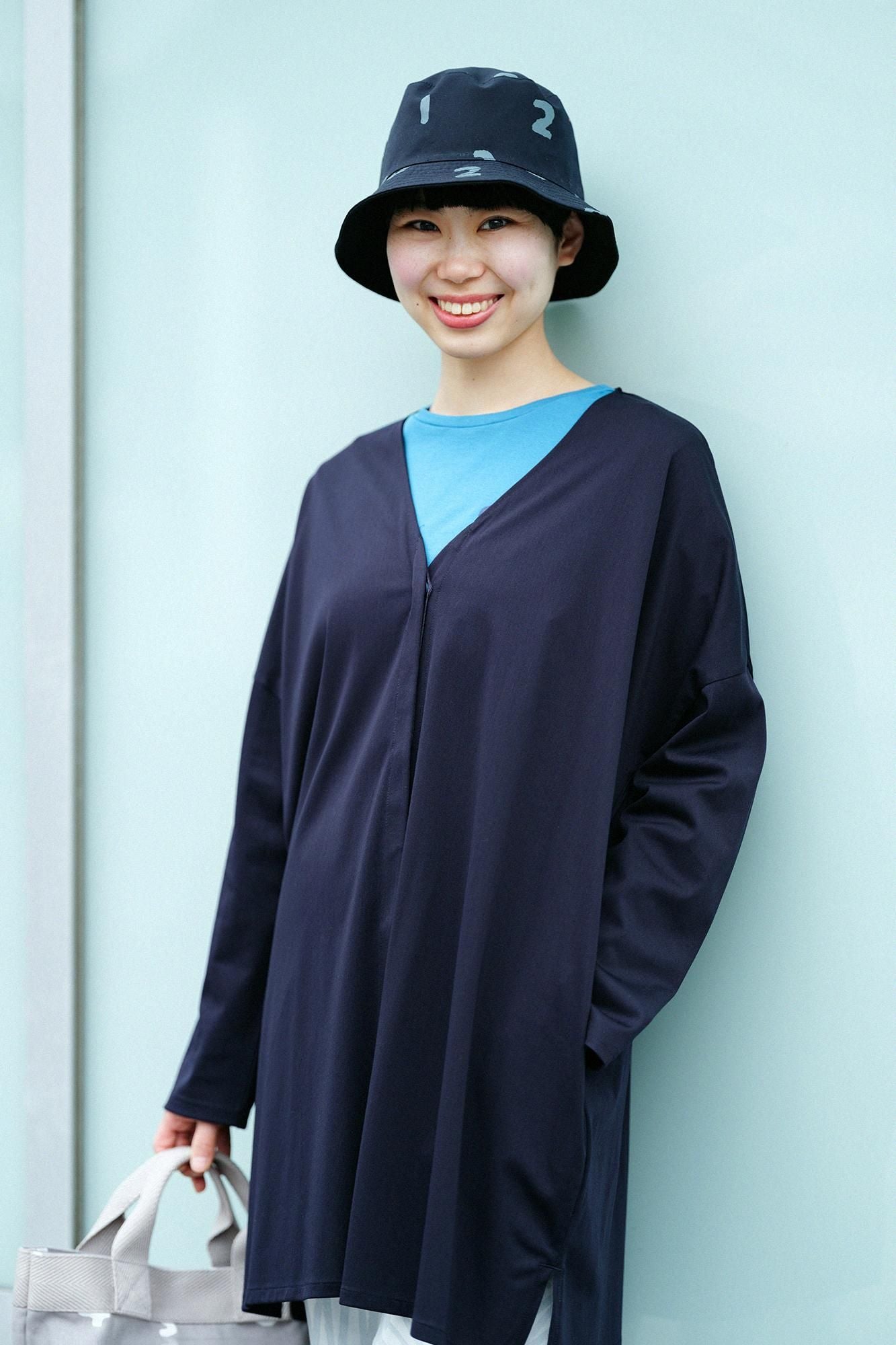 棉三醋酸纖維V領淺色長版上衣外套/黑藍色