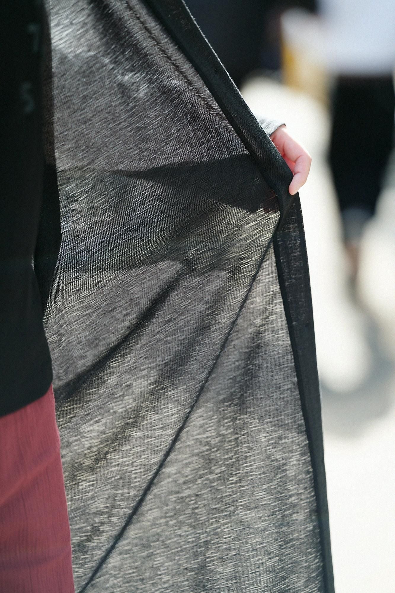 綿麻混 リランチェ(R) Vネック ライトコート／濡羽色（ぬればいろ）