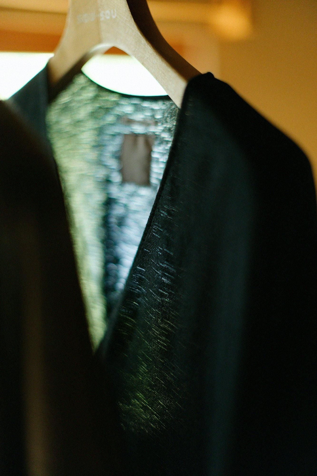 綿麻混 リランチェ(R) Vネック ライトコート／濡羽色（ぬればいろ）