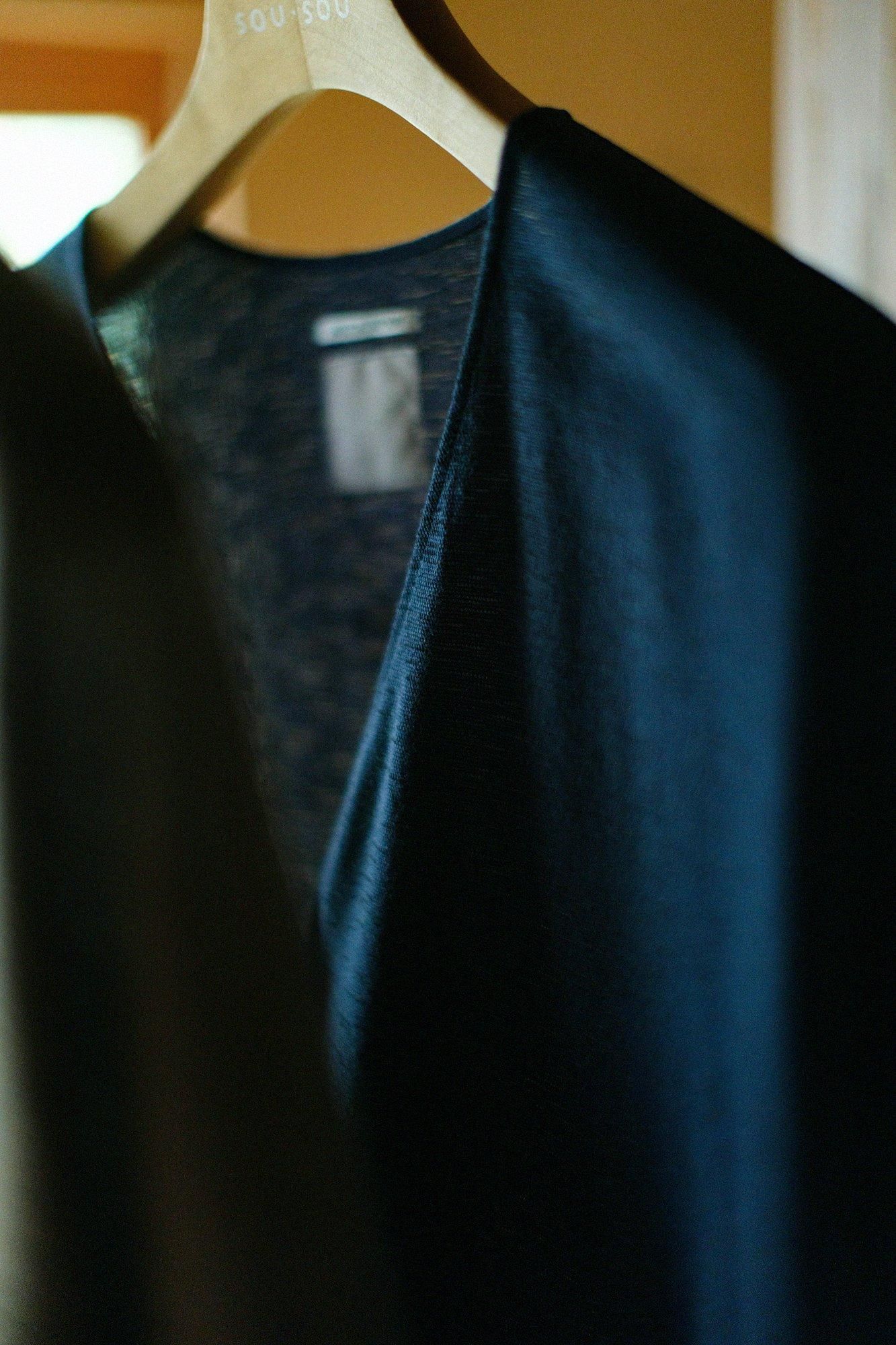 綿麻混 リランチェ(R) Vネック ライトコート／留紺（とめこん）