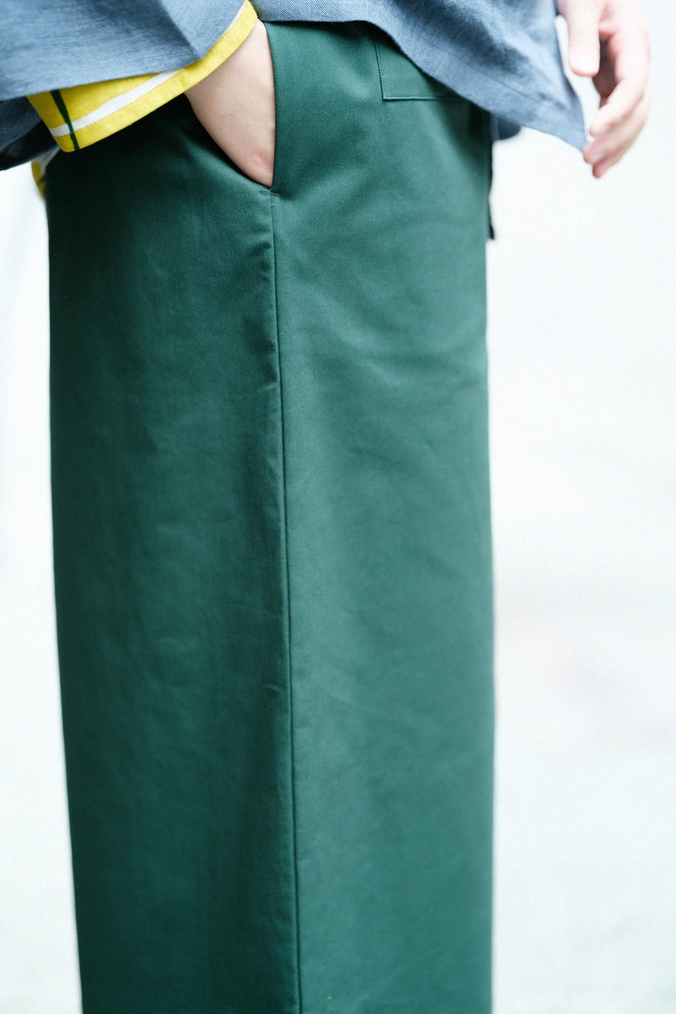 伸斜紋織 闊腿褲／深綠色