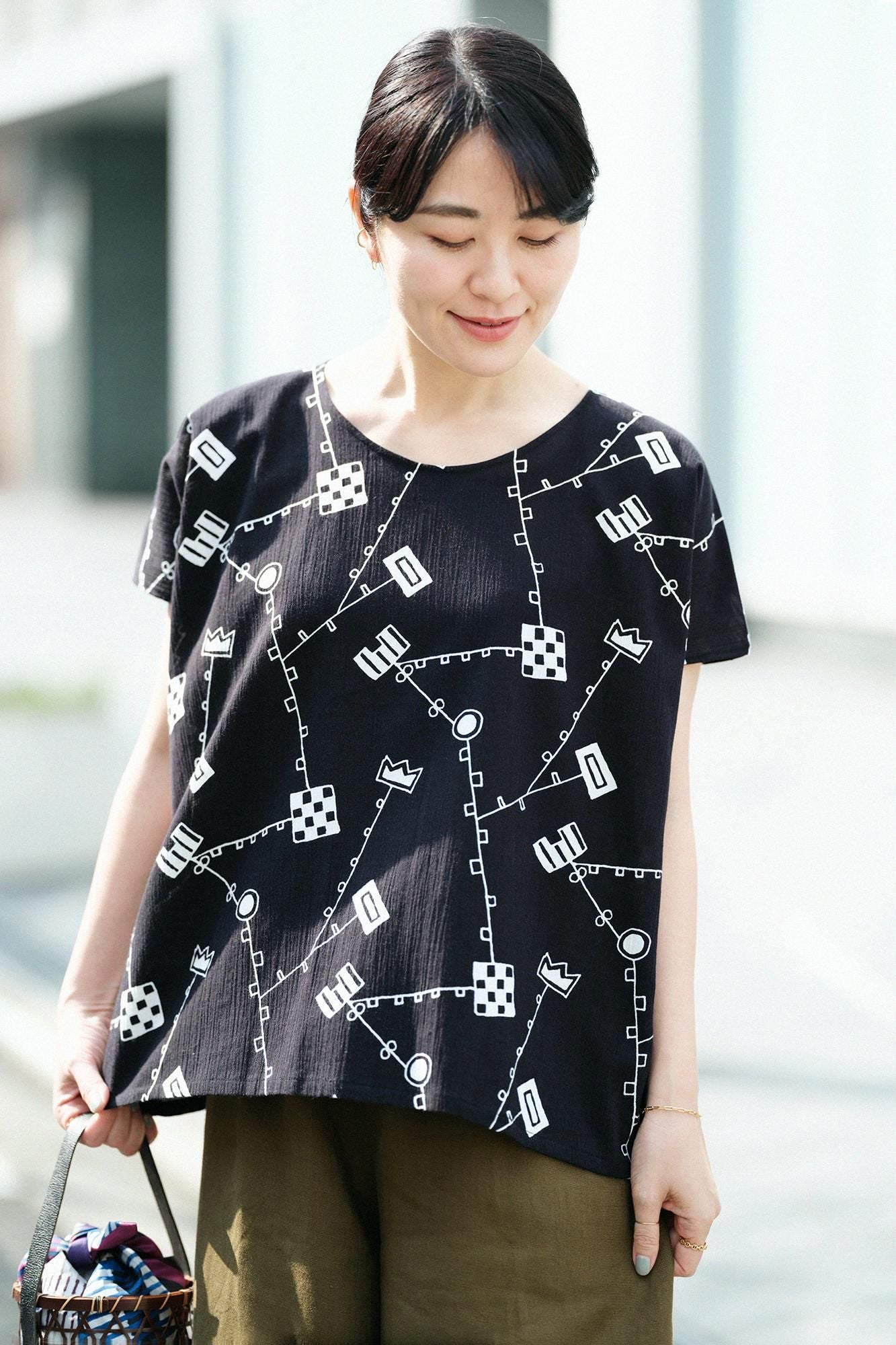 Chizimi Cotton 20/20 Square Top / Scroll Play