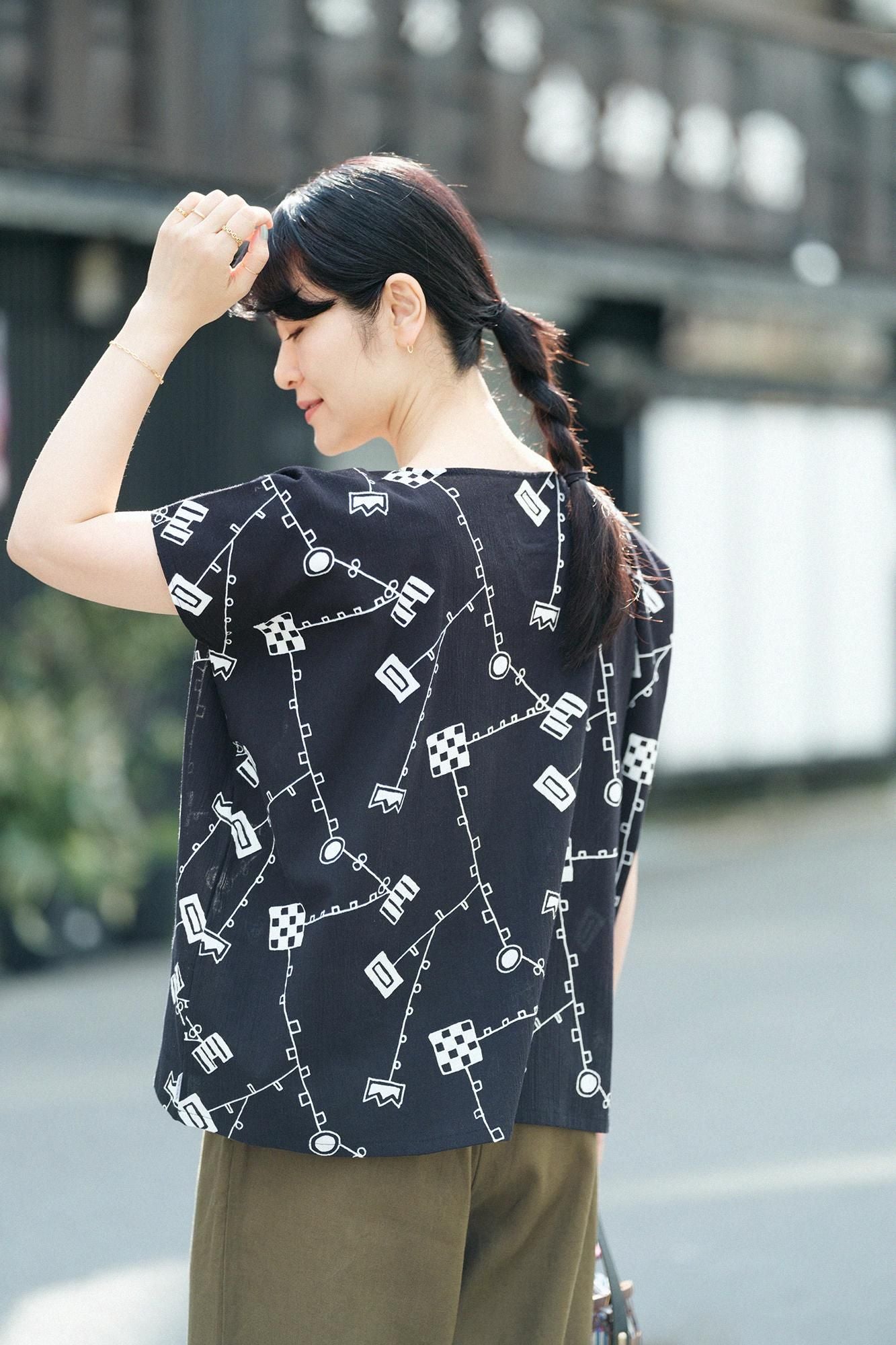 Chizimi Cotton 20/20 Square Top / Scroll Play