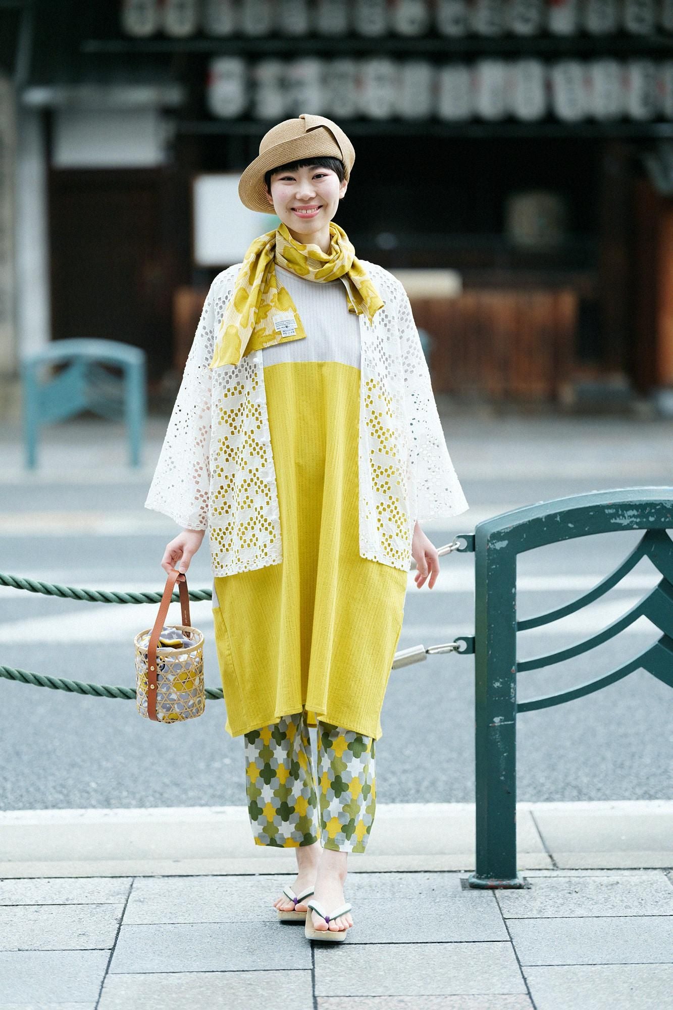 Isemomen Cotton Short Scarf / Shadow of Flowers