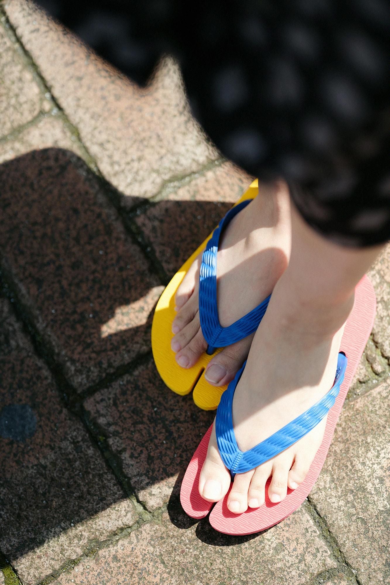 千日足袋／京緋色（きょうひいろ）×柑子色（こうじいろ）