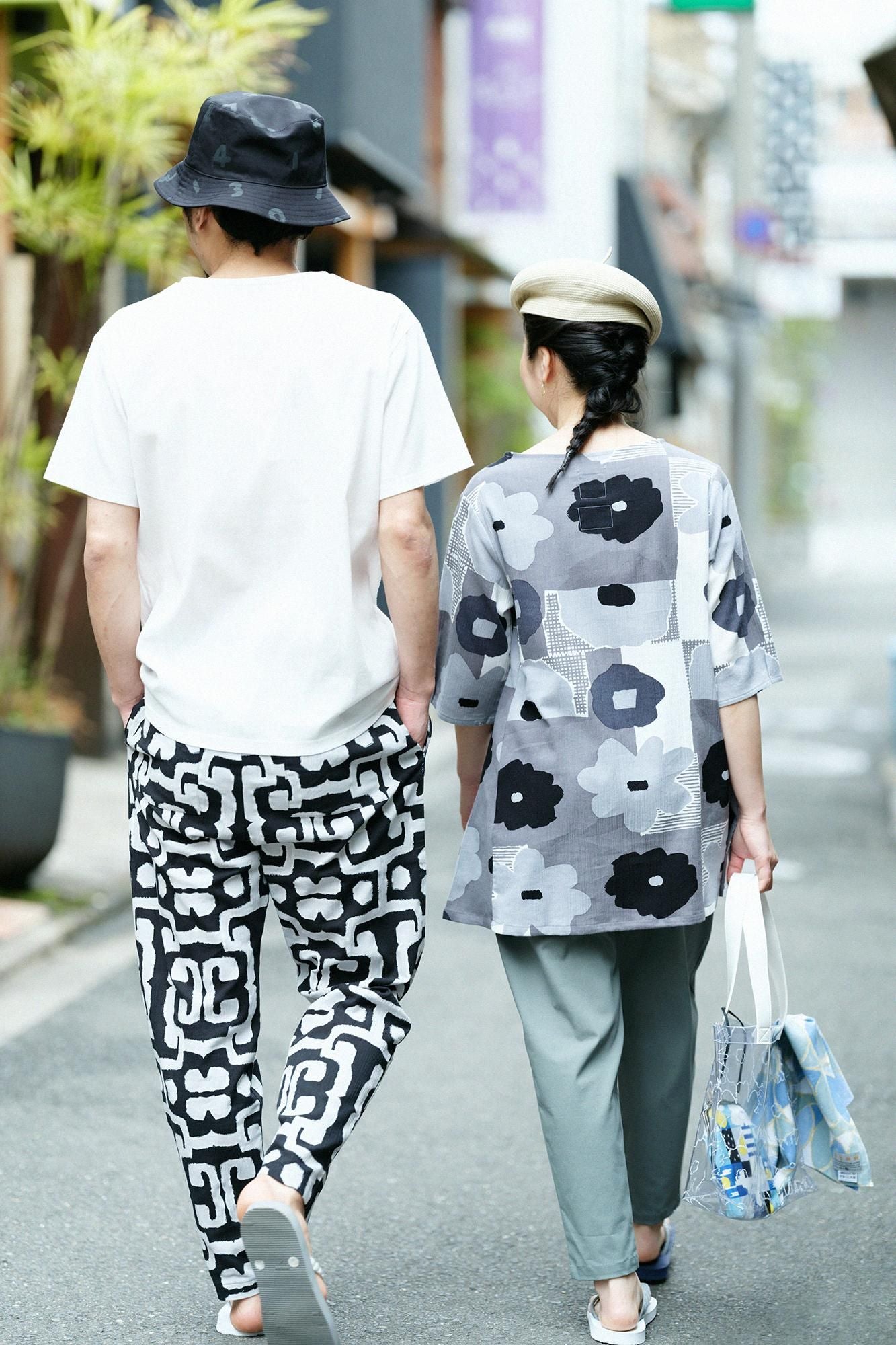 高島縮 20/20 イージーテーパードパンツ／原始彫刻（げんしちょうこく）