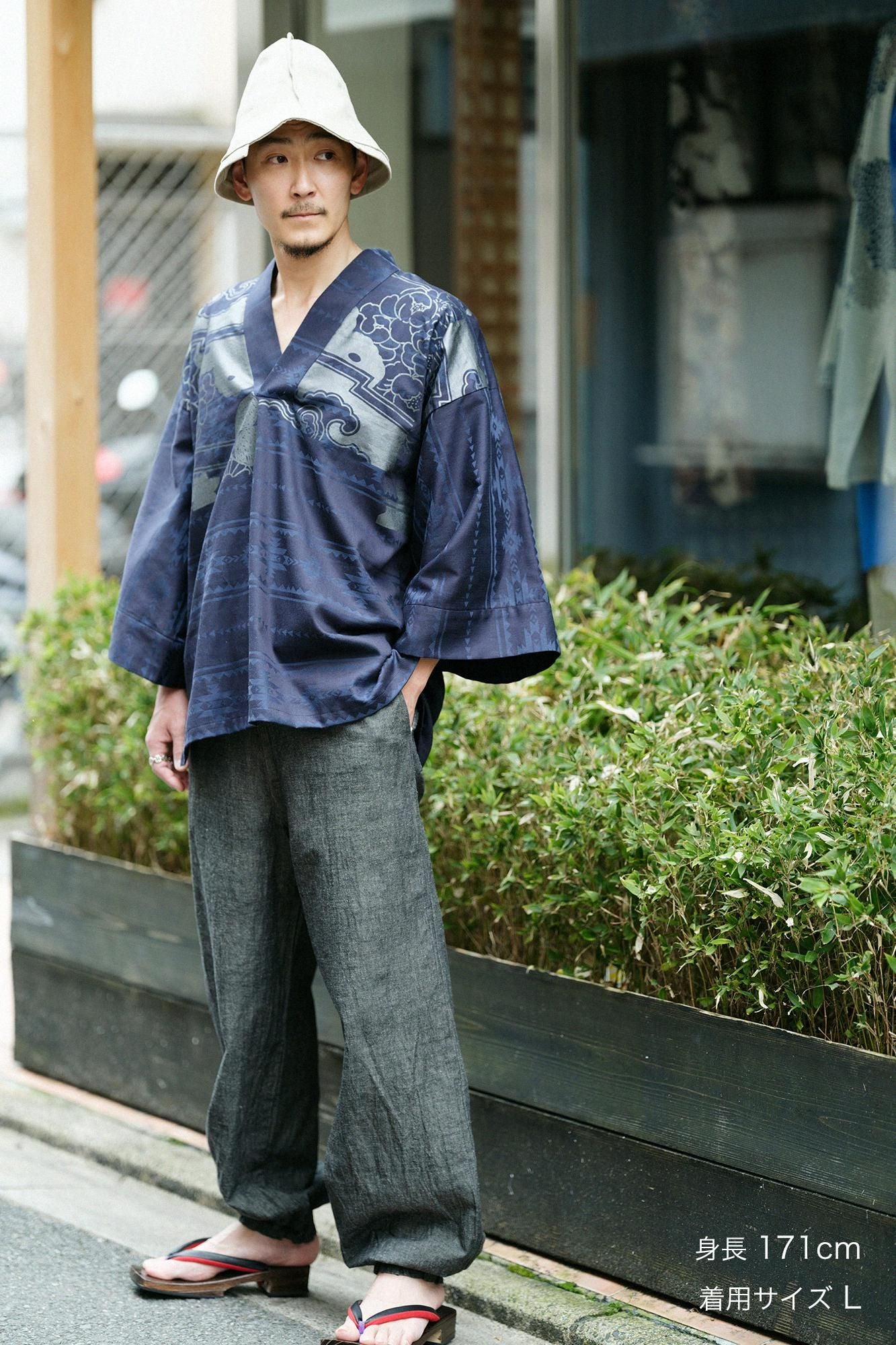 【net limited】Jacquard Fubi Shirt Pattern on Collar（minds old time withBeautyNukiMonYocormorant)/Out of the Ordinary Dark blue