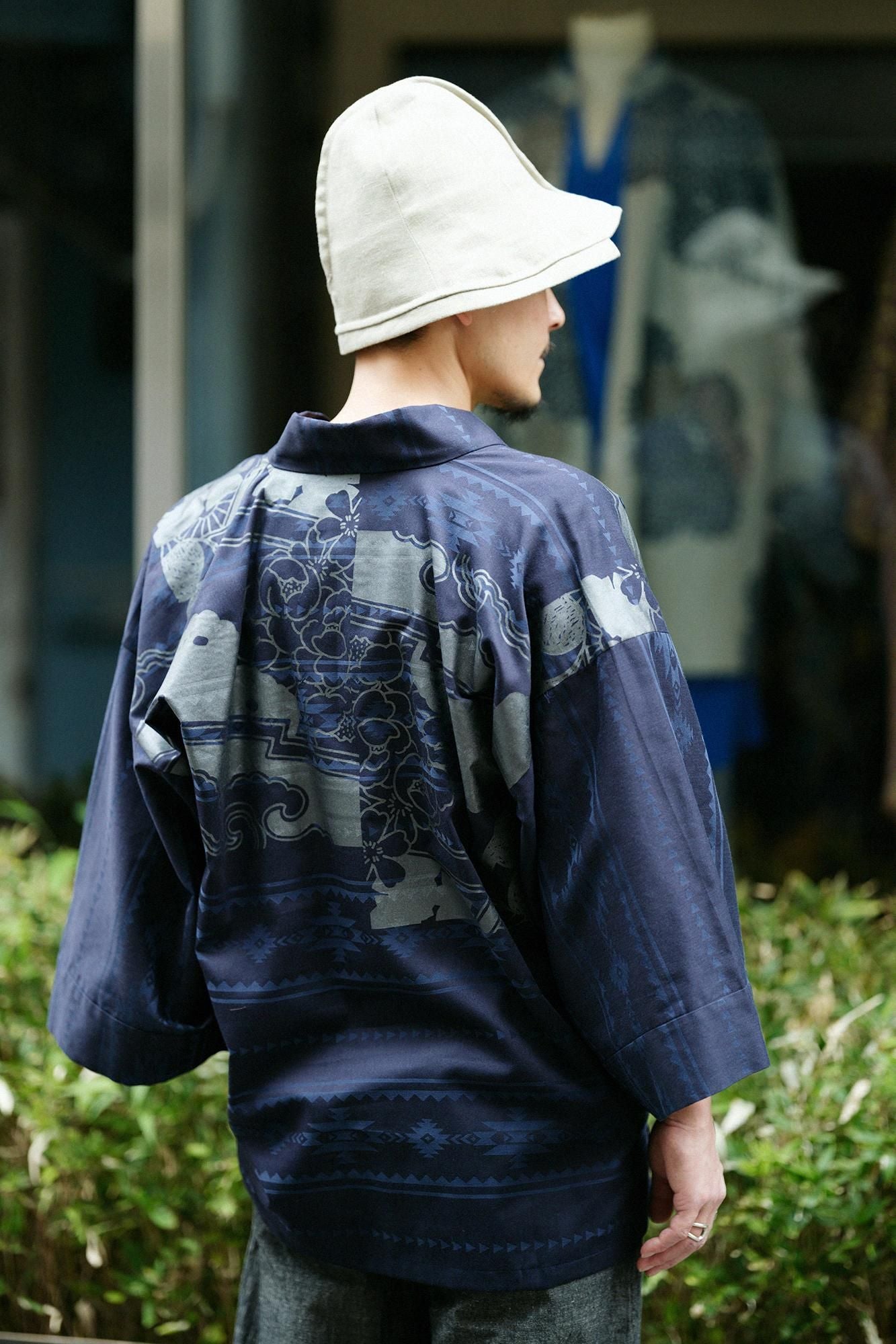 【net limited】Jacquard Fubi Shirt Pattern on Collar（minds old time withBeautyNukiMonYocormorant)/Out of the Ordinary Dark blue