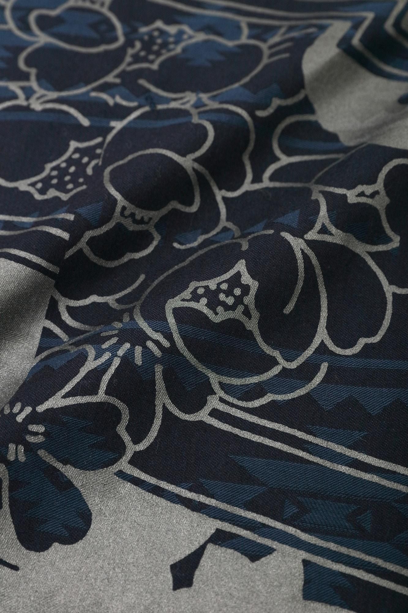 【net limited】Jacquard Fubi Shirt Pattern on Collar（minds old time withBeautyNukiMonYocormorant)/Out of the Ordinary Dark blue