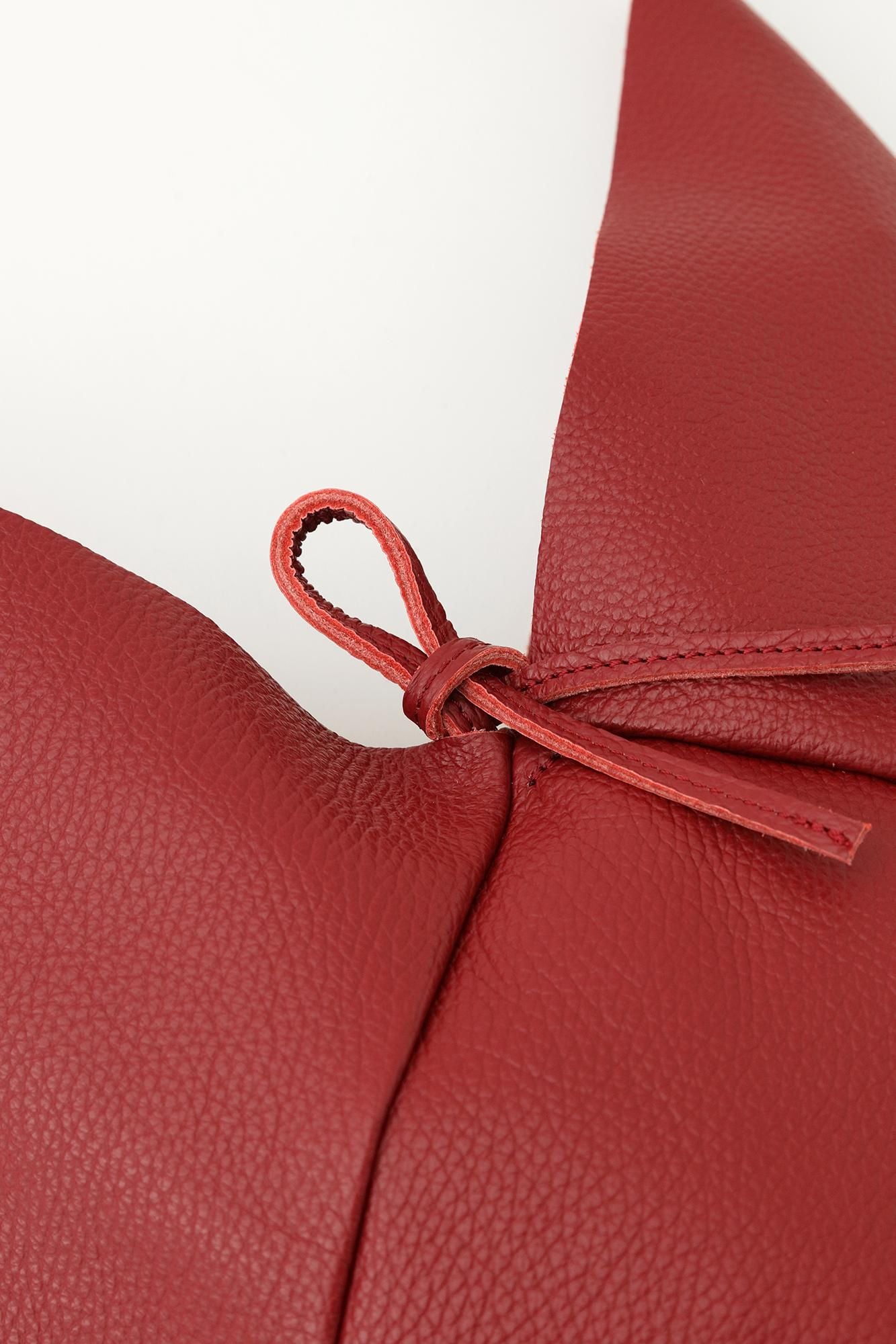 革穏（かわおだやか） 小（しょう） しぼ／臙脂色（えんじいろ）