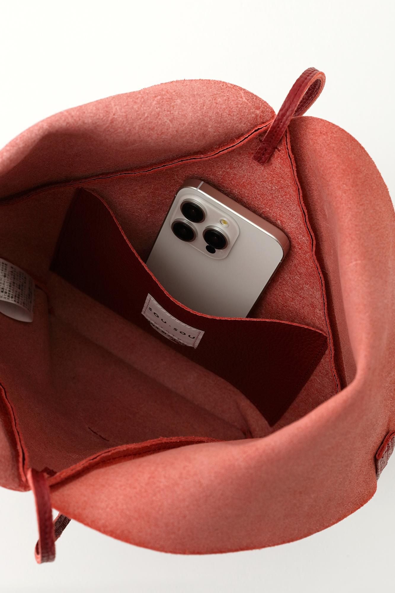 革穏（かわおだやか） 小（しょう） しぼ／臙脂色（えんじいろ）