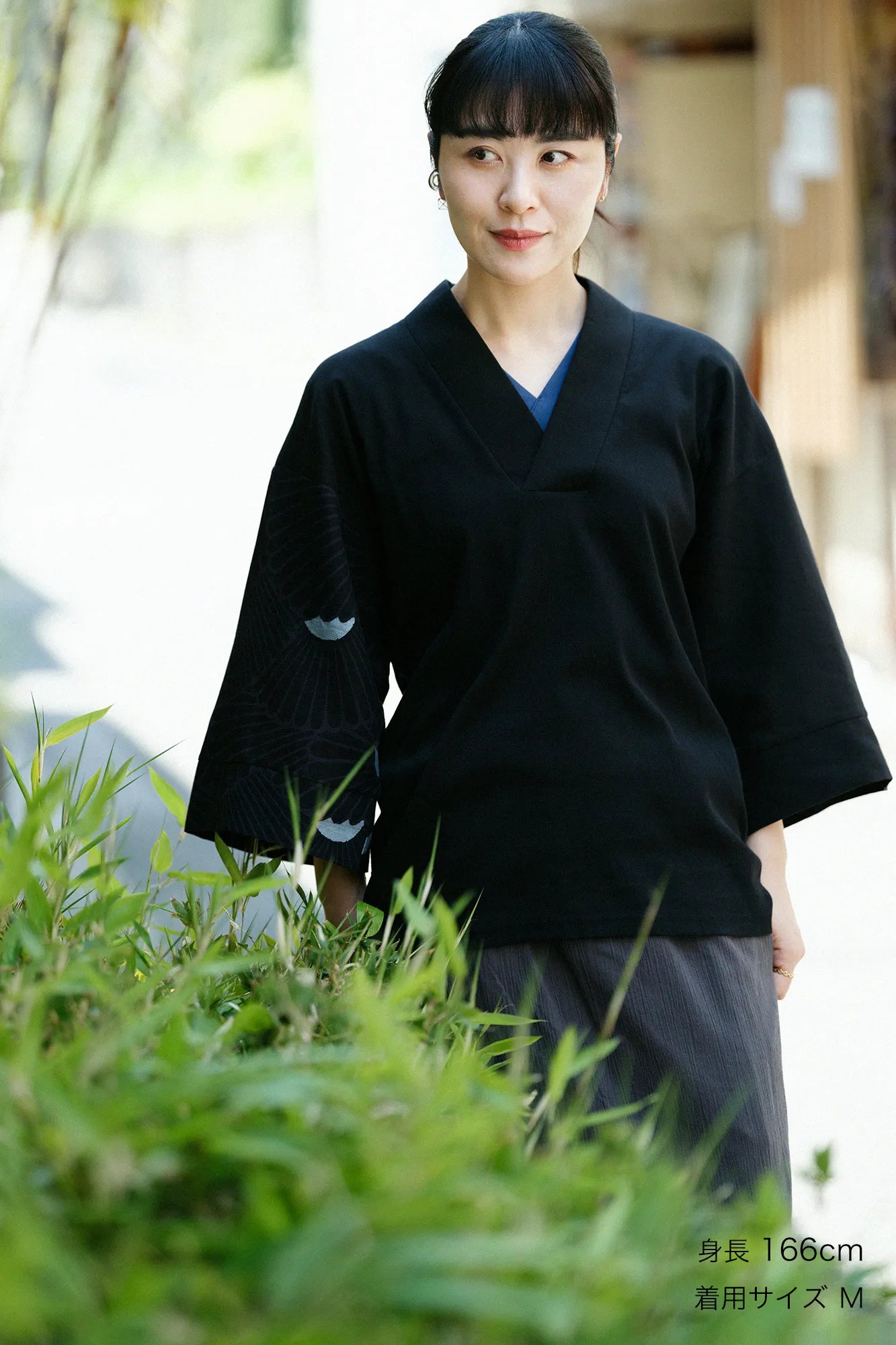 【net限定】高島縮 40/40 風靡（ふうび） 上 片身替わり（かたみがわり）／濡羽色（ぬればいろ）×菊扇（きくおうぎ）