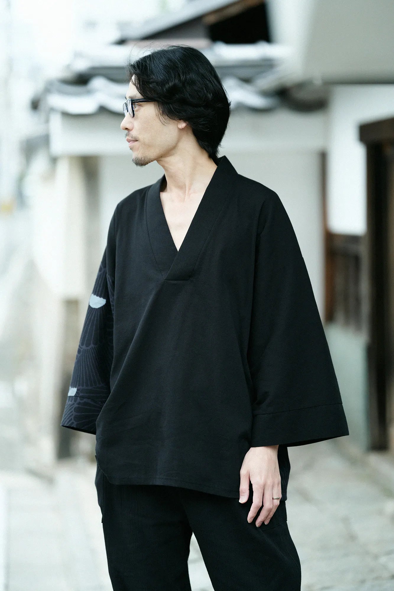 【net限定】高島縮 40/40 風靡（ふうび） 上 片身替わり（かたみがわり）／濡羽色（ぬればいろ）×菊扇（きくおうぎ）