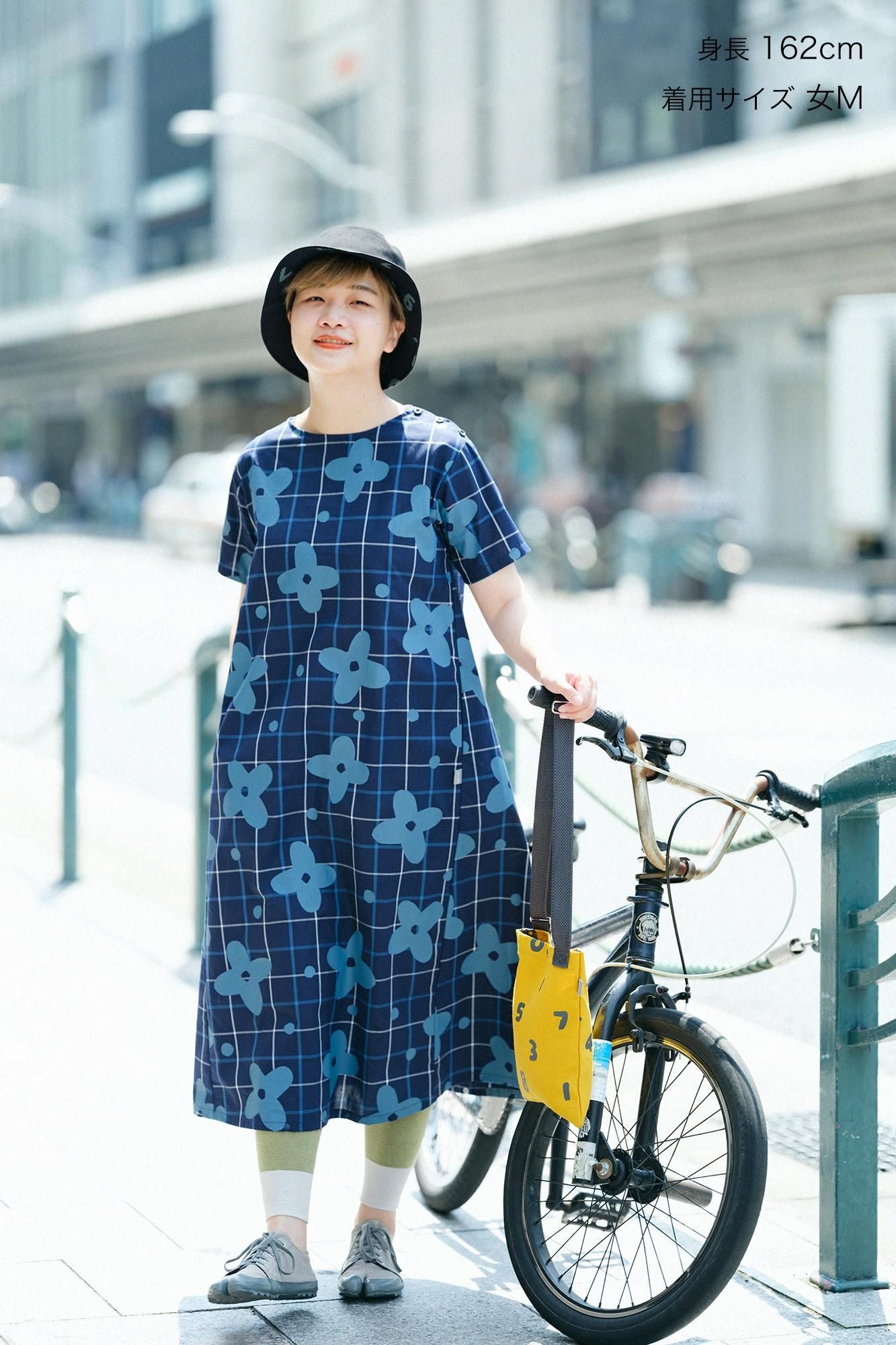 【官網限定】靛藍染密織平紋布格紋BIKE 連身裙/山花風