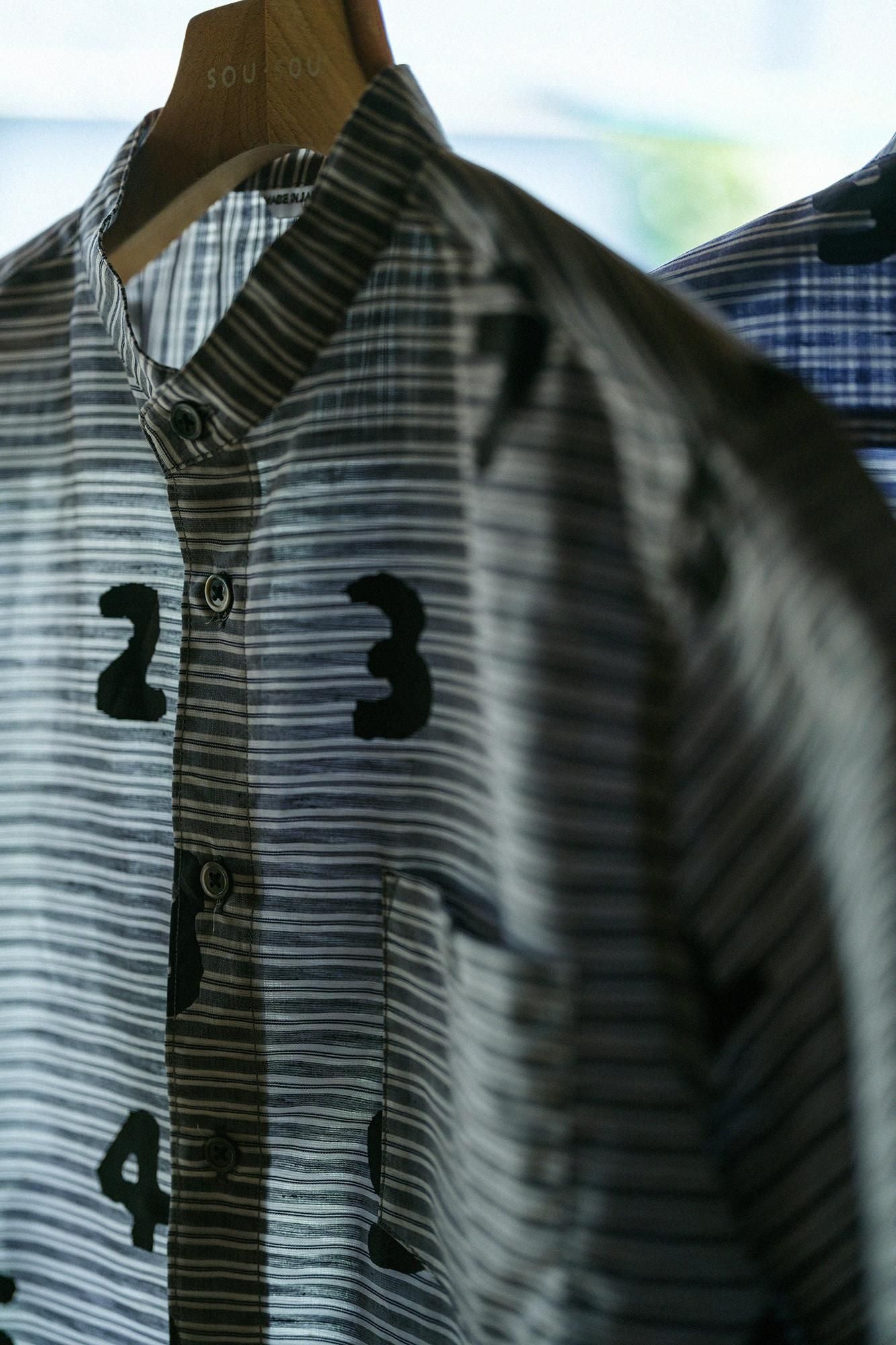 棉布式绒毛架套圈短袖衬衫/so-su-u深灰育儿条纹（koihaikomochishima）