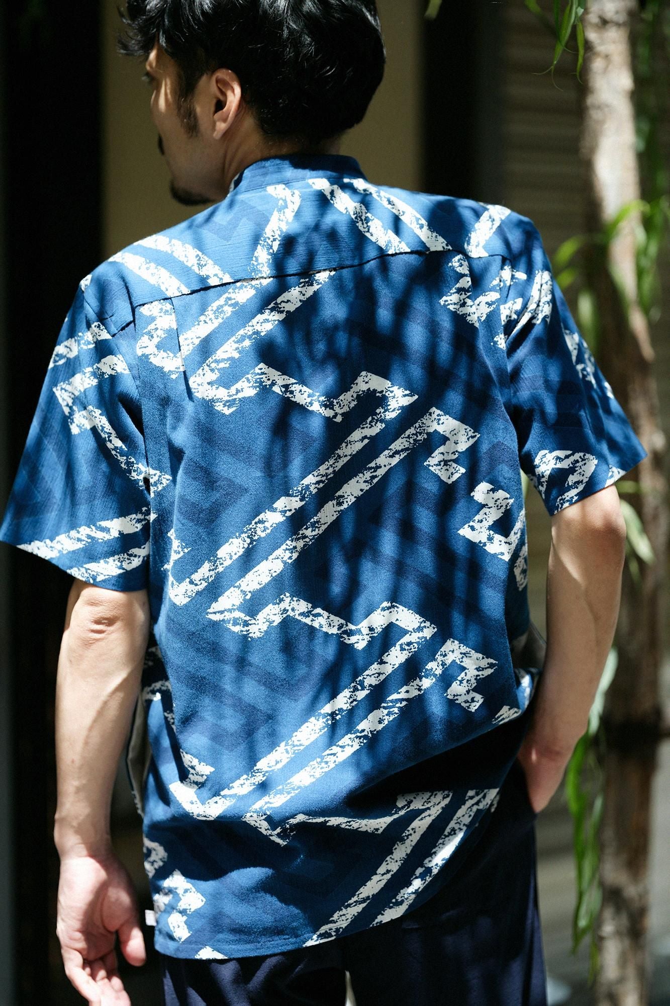 net限定】高島縮 20/20 藍捺染（あいなせん） スタンドカラー半袖