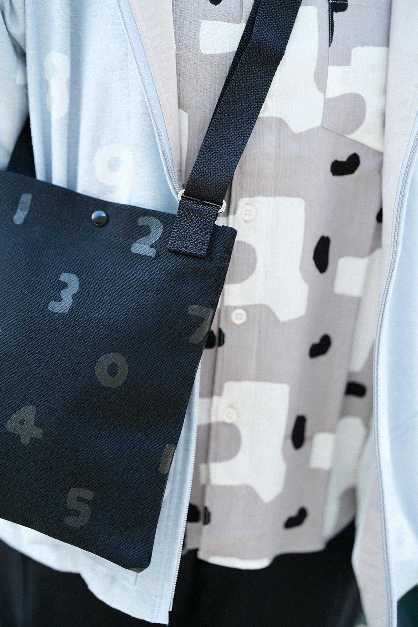 帆布 サコッシュ 小／SO-SU-U 濡羽色（ぬればいろ）×濡羽色（ぬればいろ）