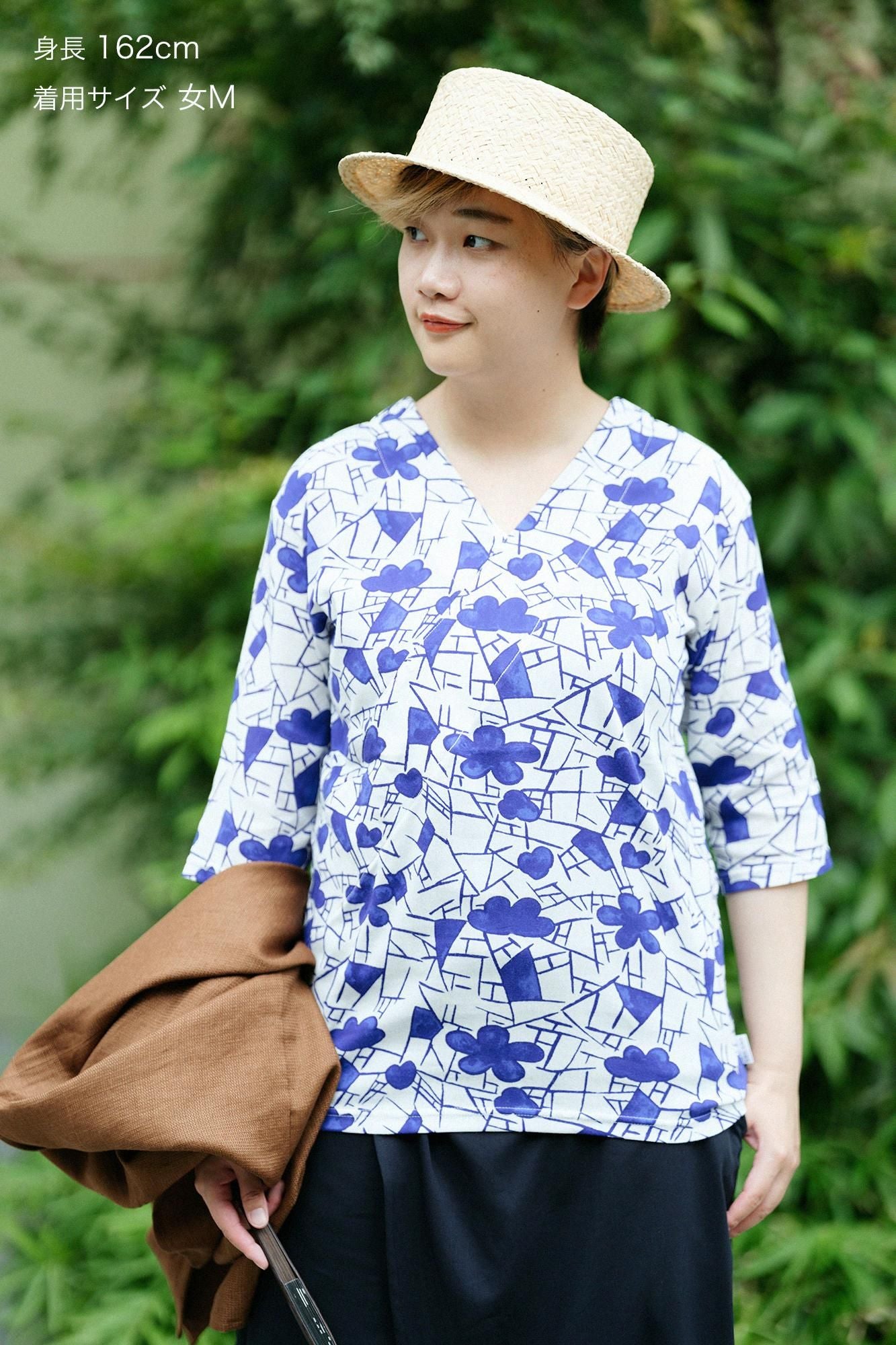 Chizimi Cotton 40/40 V-neck Shirt Elbow Length Sleeve / Underglaze cobalt blue, Plum Blossoms and Cracked-ice - recreation