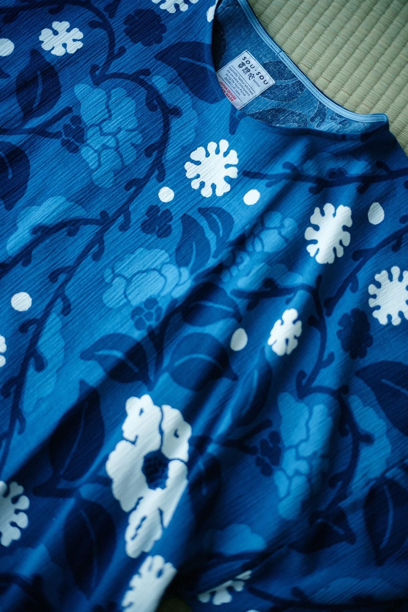 【SOUSOU×藤田染苑】高島縮 20/20 藍捺染 薙刀貫頭衣 高島縮 20/20 藍捺染（あいなせん） 薙刀長方形衣（なぎなた