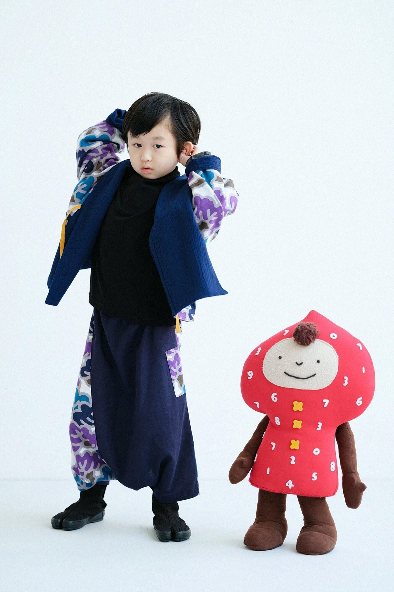 ●雙色袖 上衣／黑色×SO-SU-U十數 昆